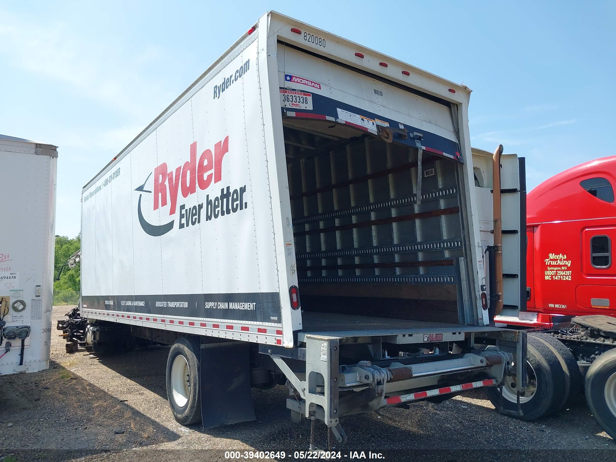 FREIGHTLINER M2 image 3