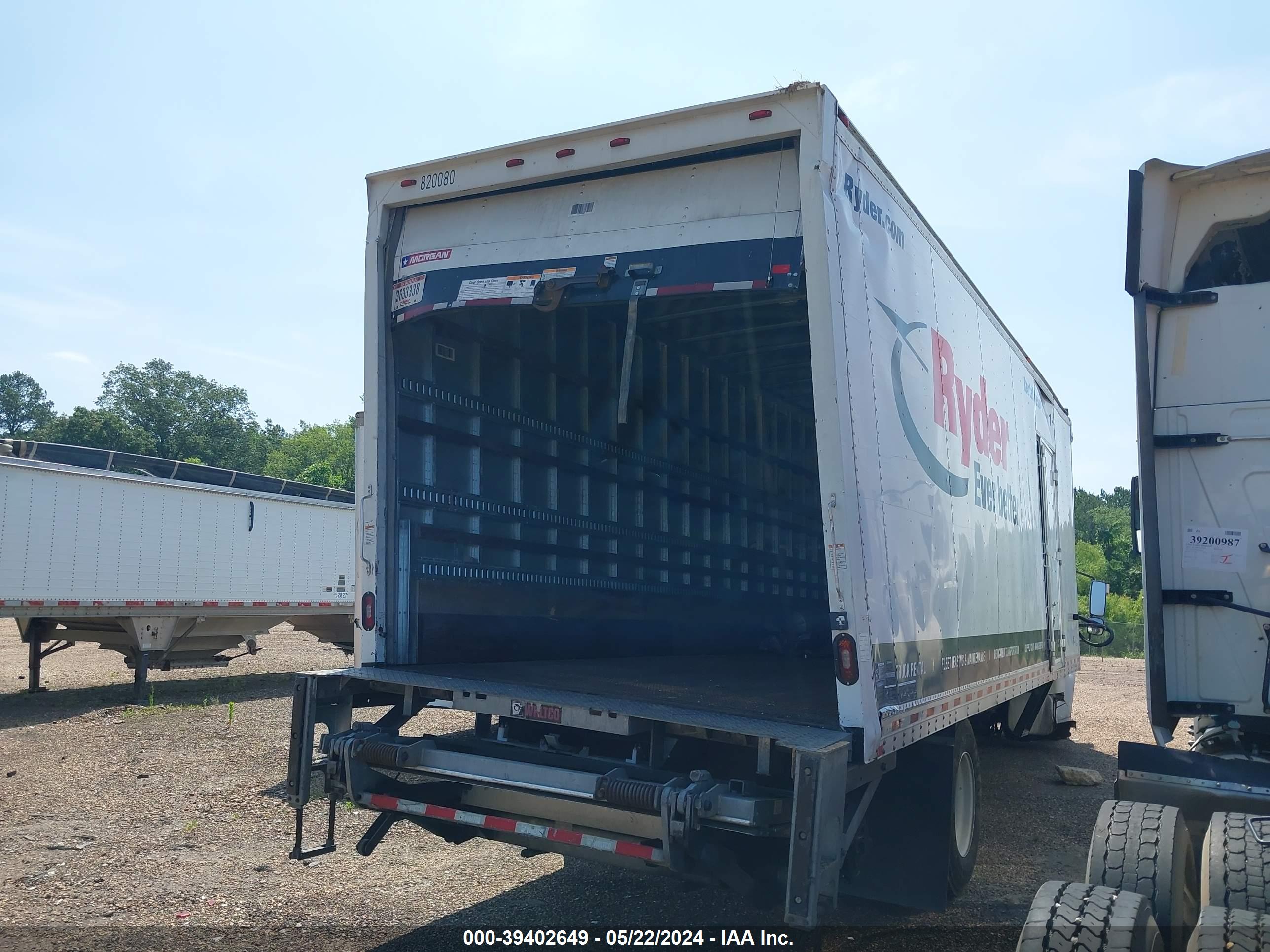 FREIGHTLINER M2 image 4