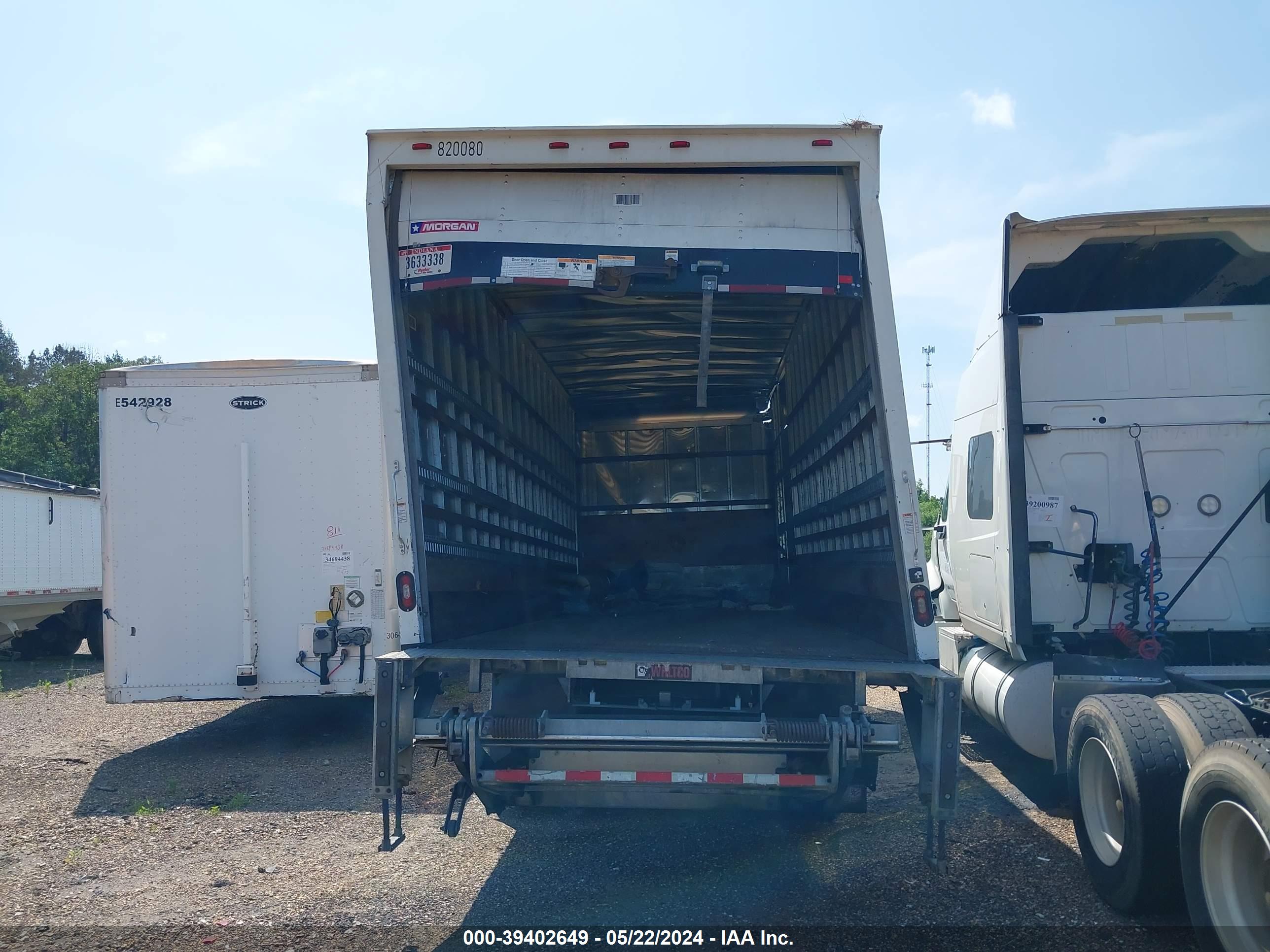 FREIGHTLINER M2 image 8