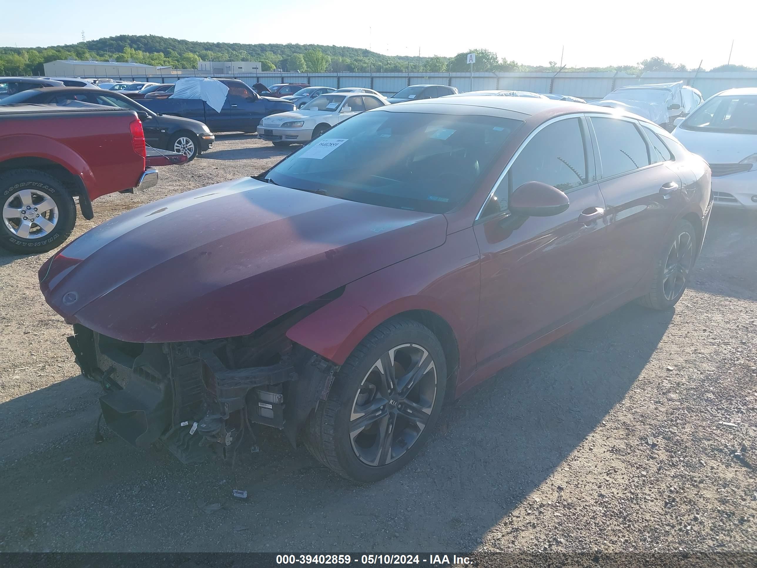 KIA K5 image 2