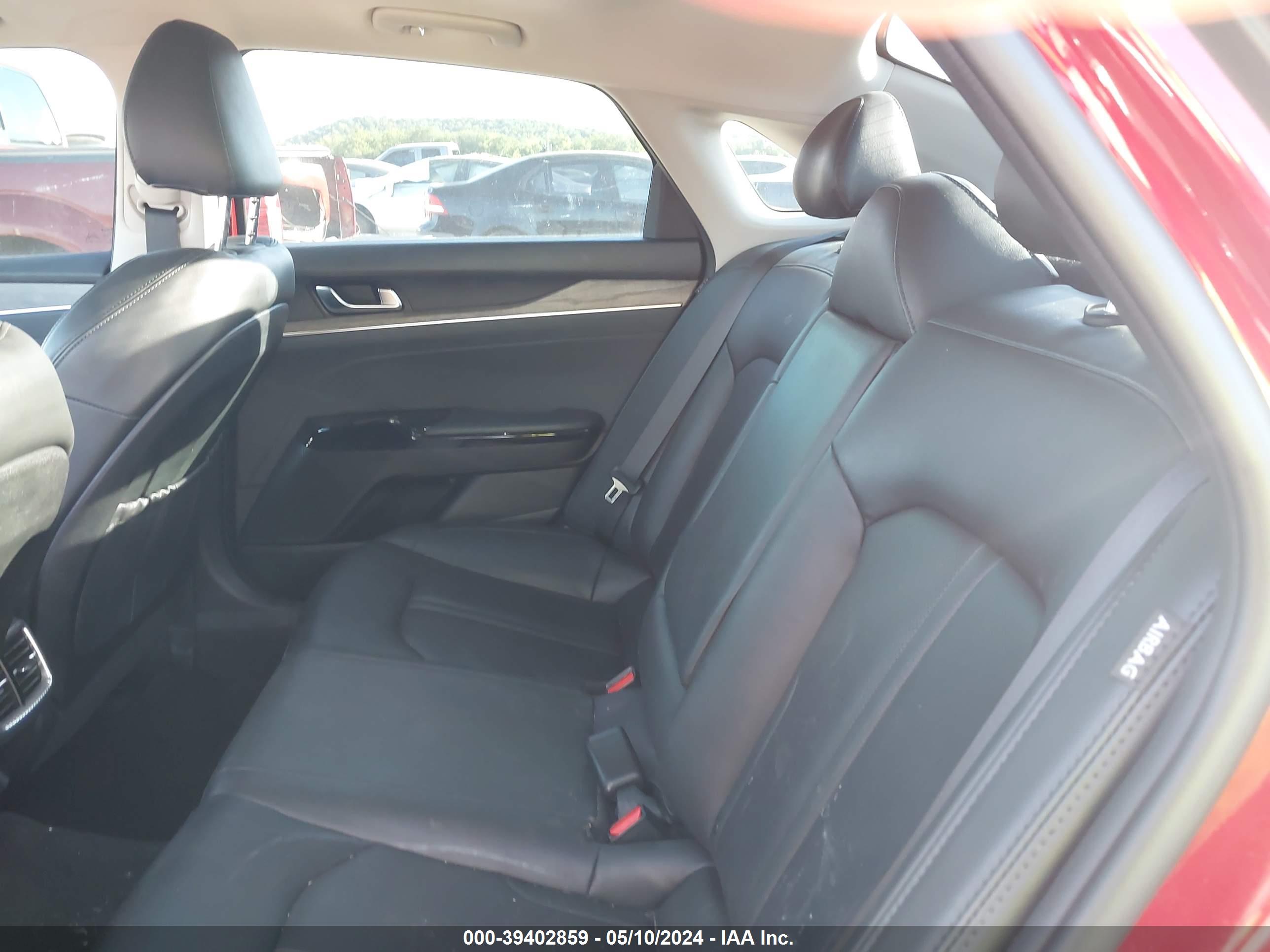 KIA K5 image 8