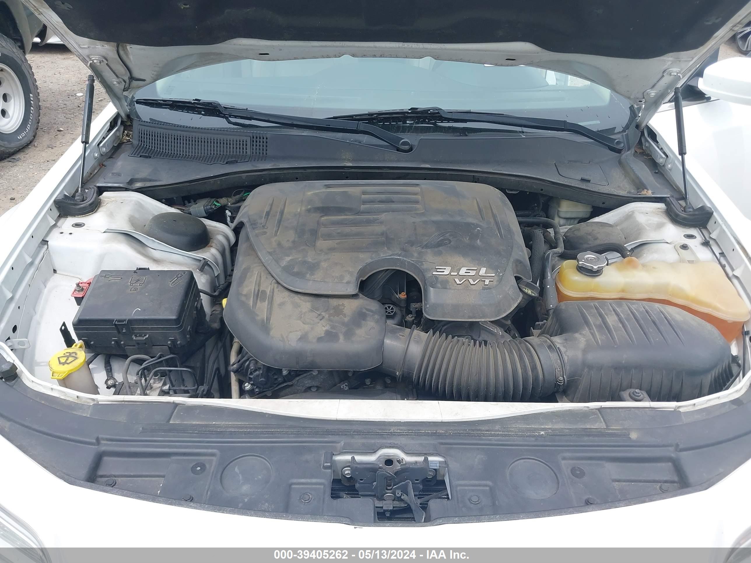 CHRYSLER 300 image 10