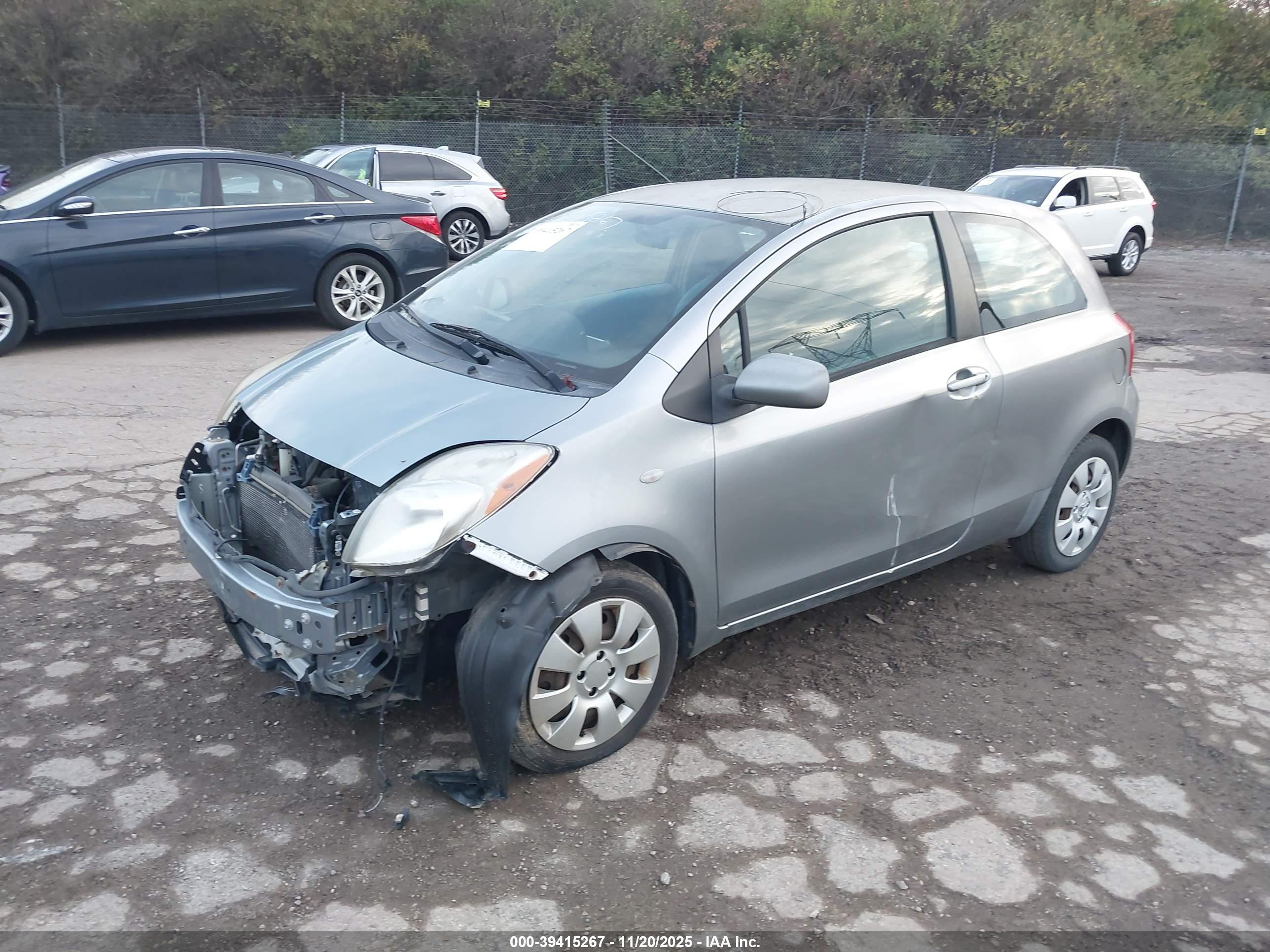 TOYOTA YARIS image 2