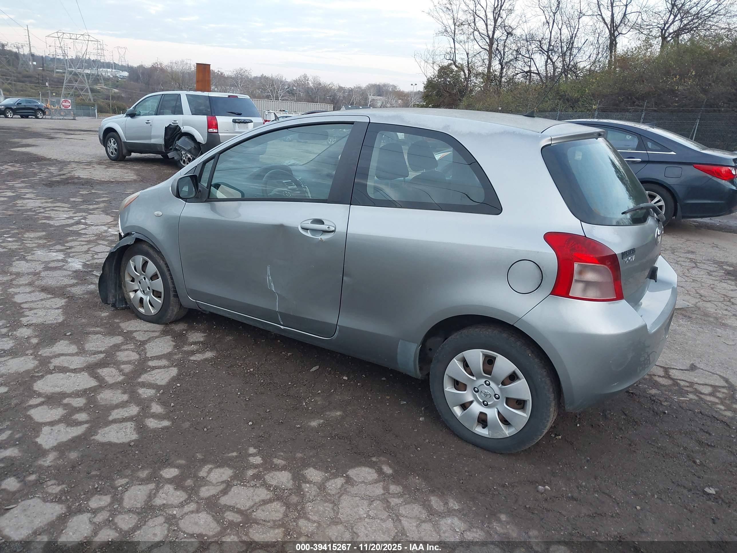 TOYOTA YARIS image 3