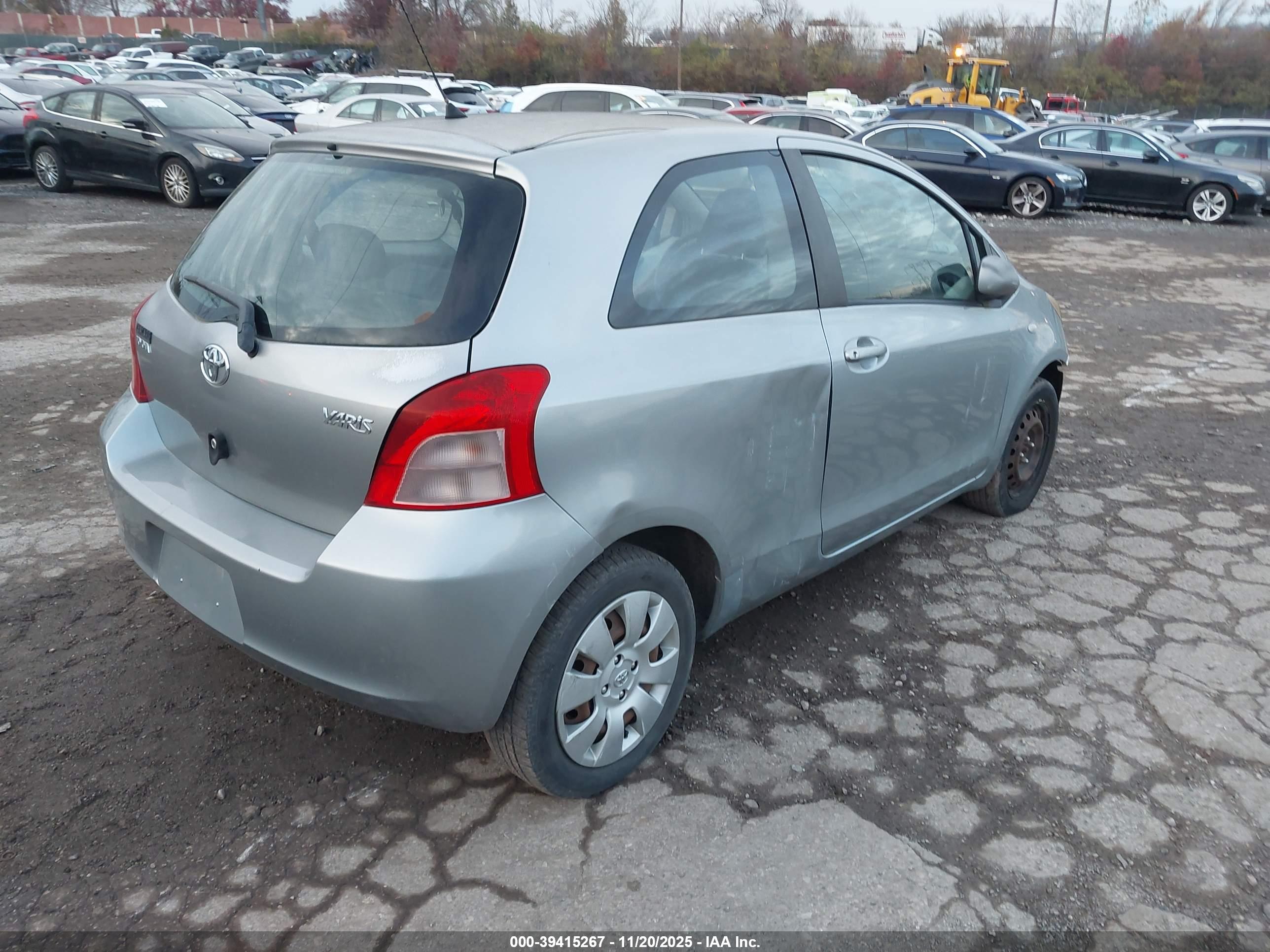 TOYOTA YARIS image 4