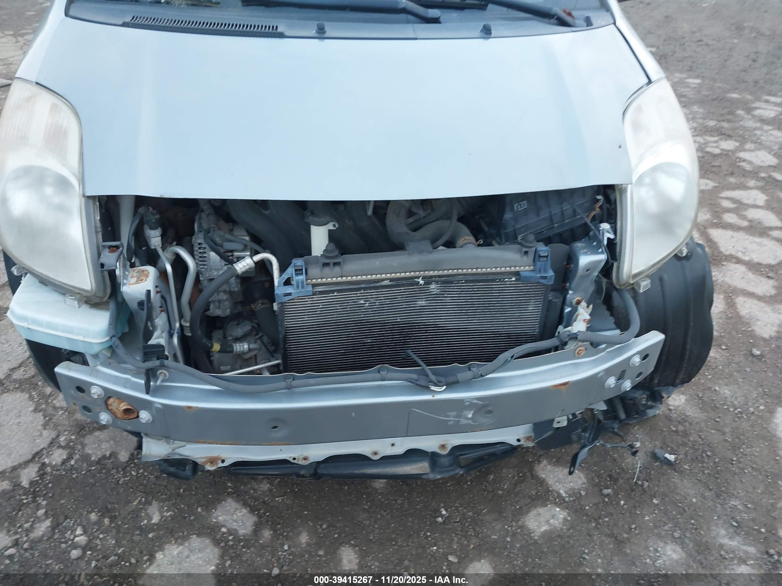 TOYOTA YARIS image 6