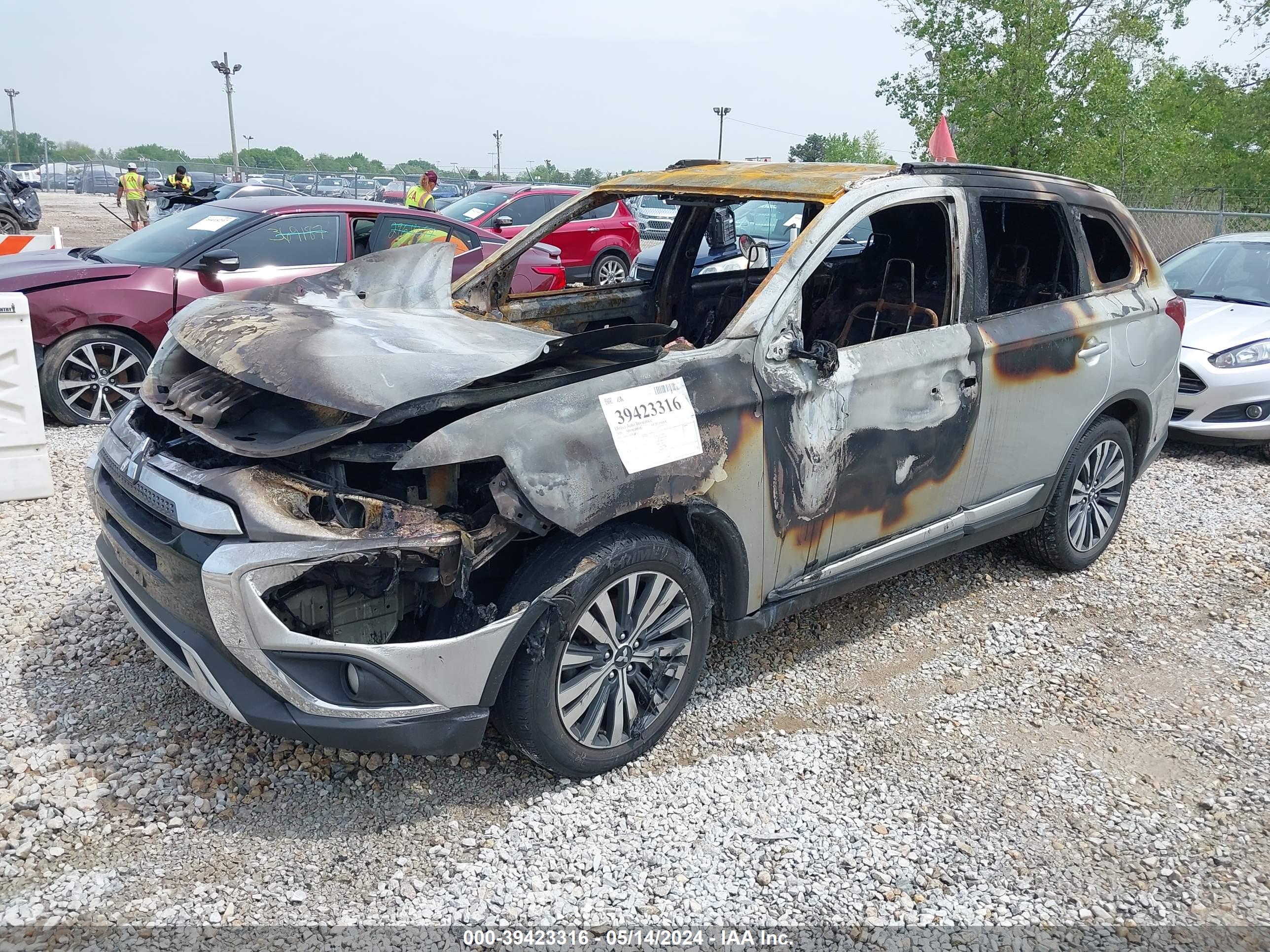 MITSUBISHI OUTLANDER image 2