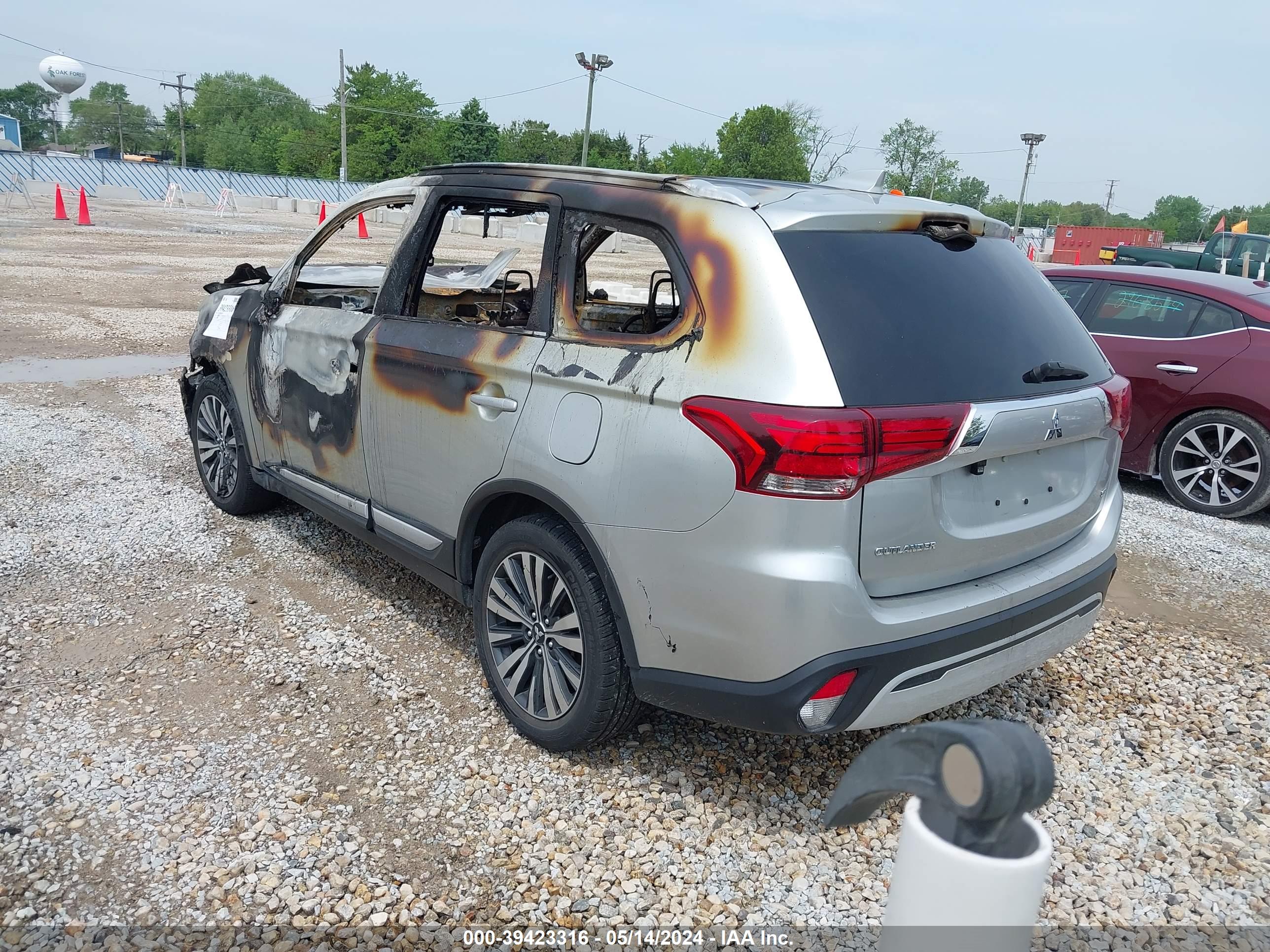 MITSUBISHI OUTLANDER image 3