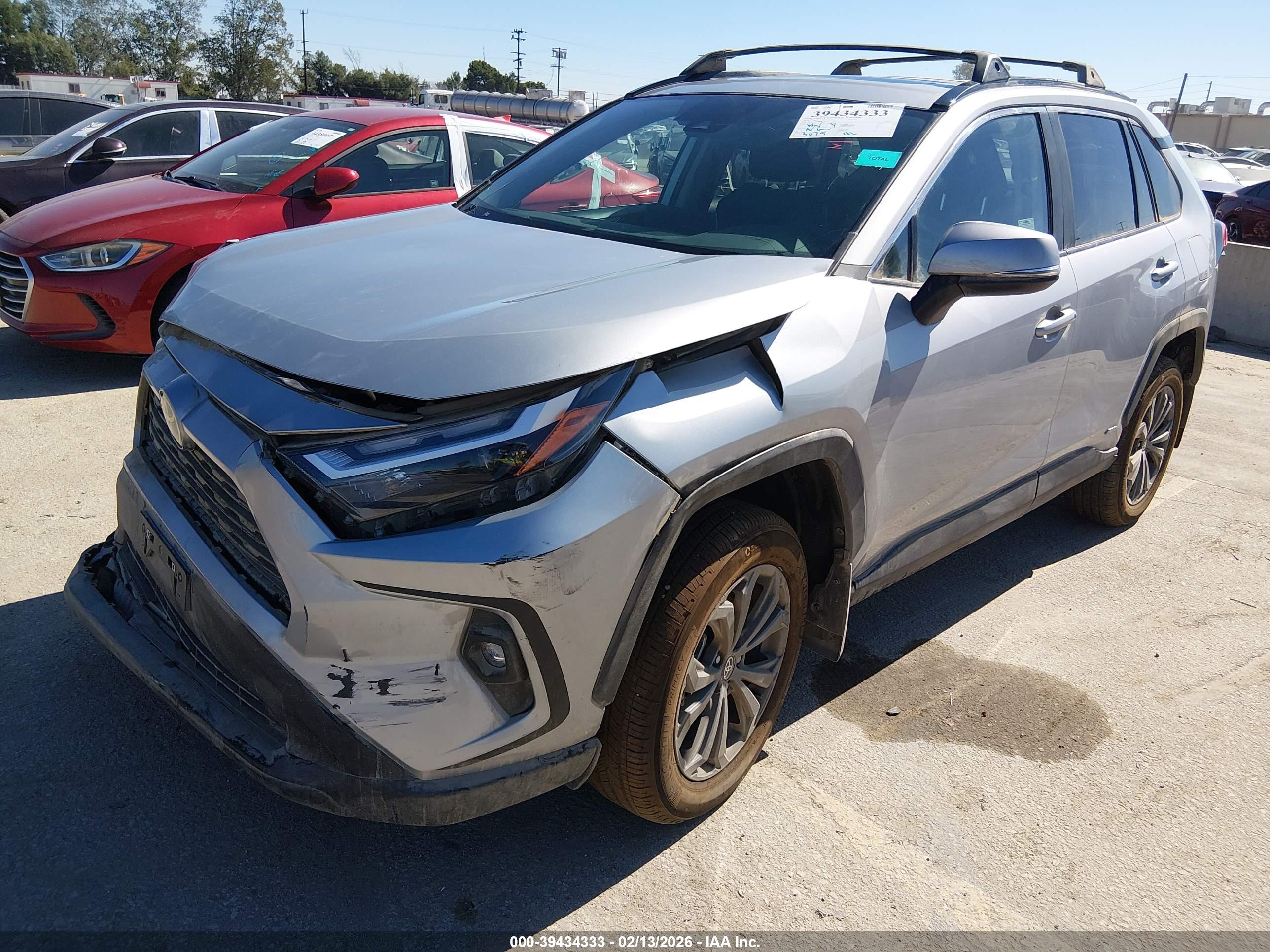 TOYOTA RAV4 image 2