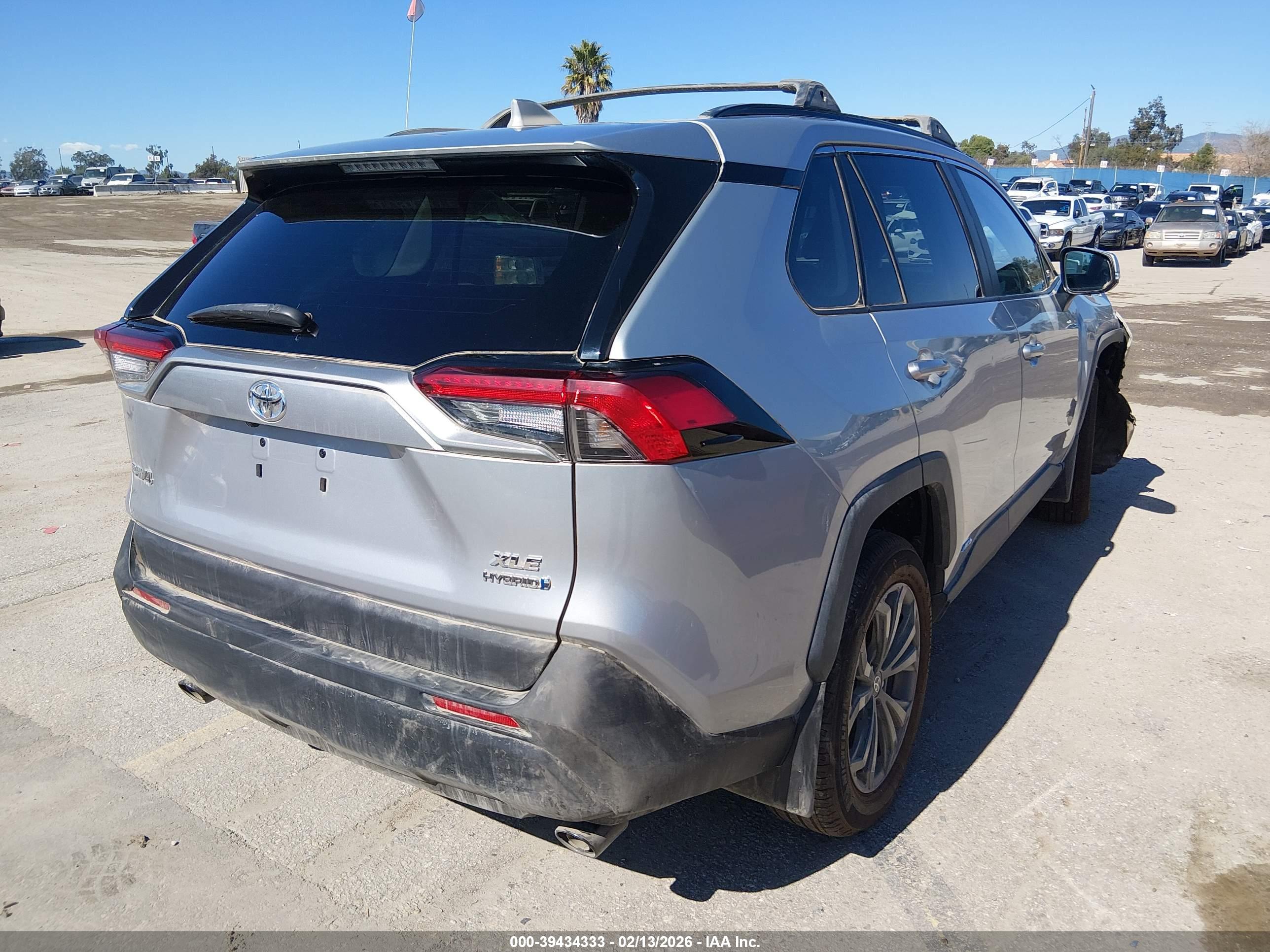 TOYOTA RAV4 image 4