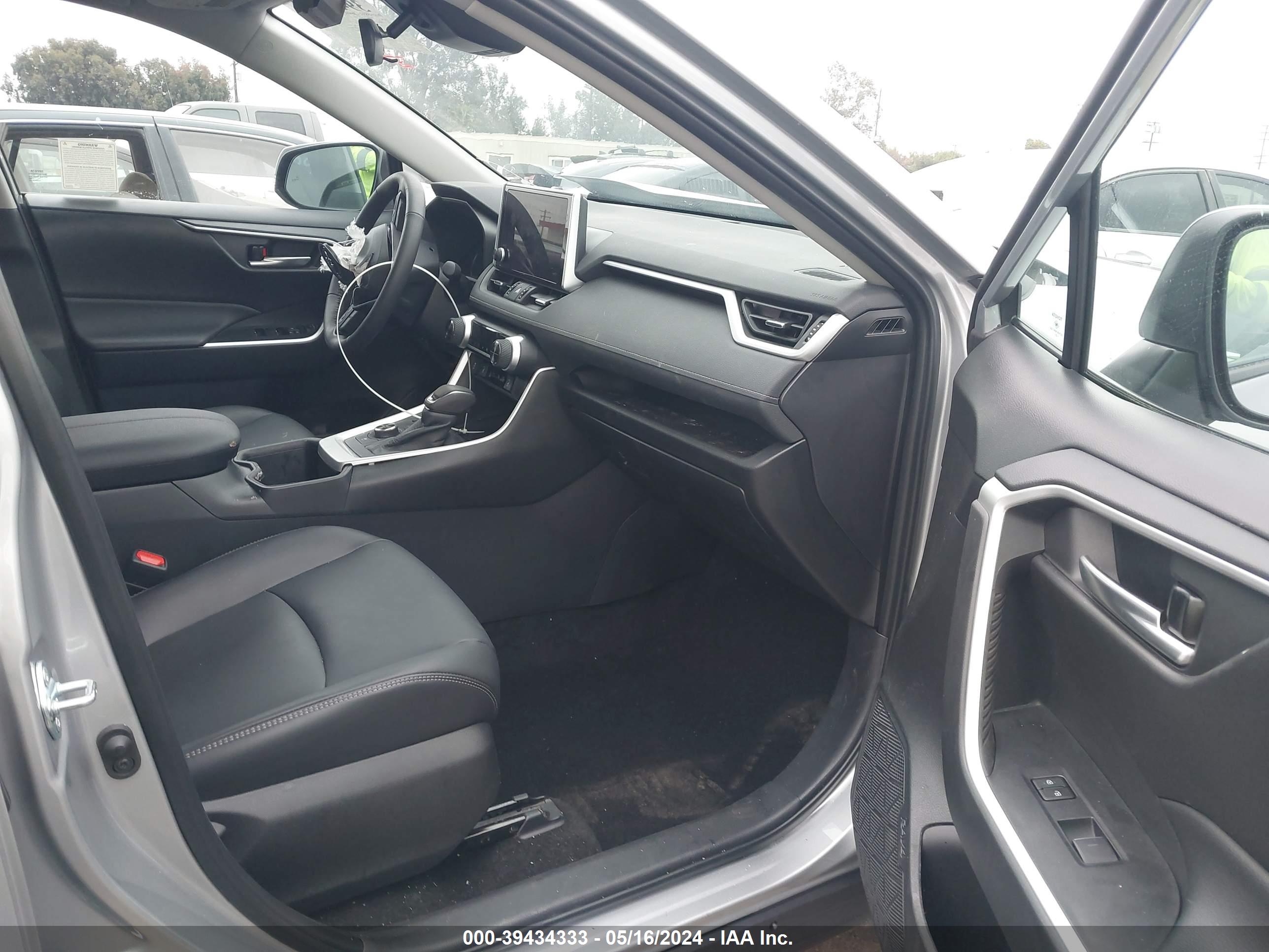 TOYOTA RAV4 image 5