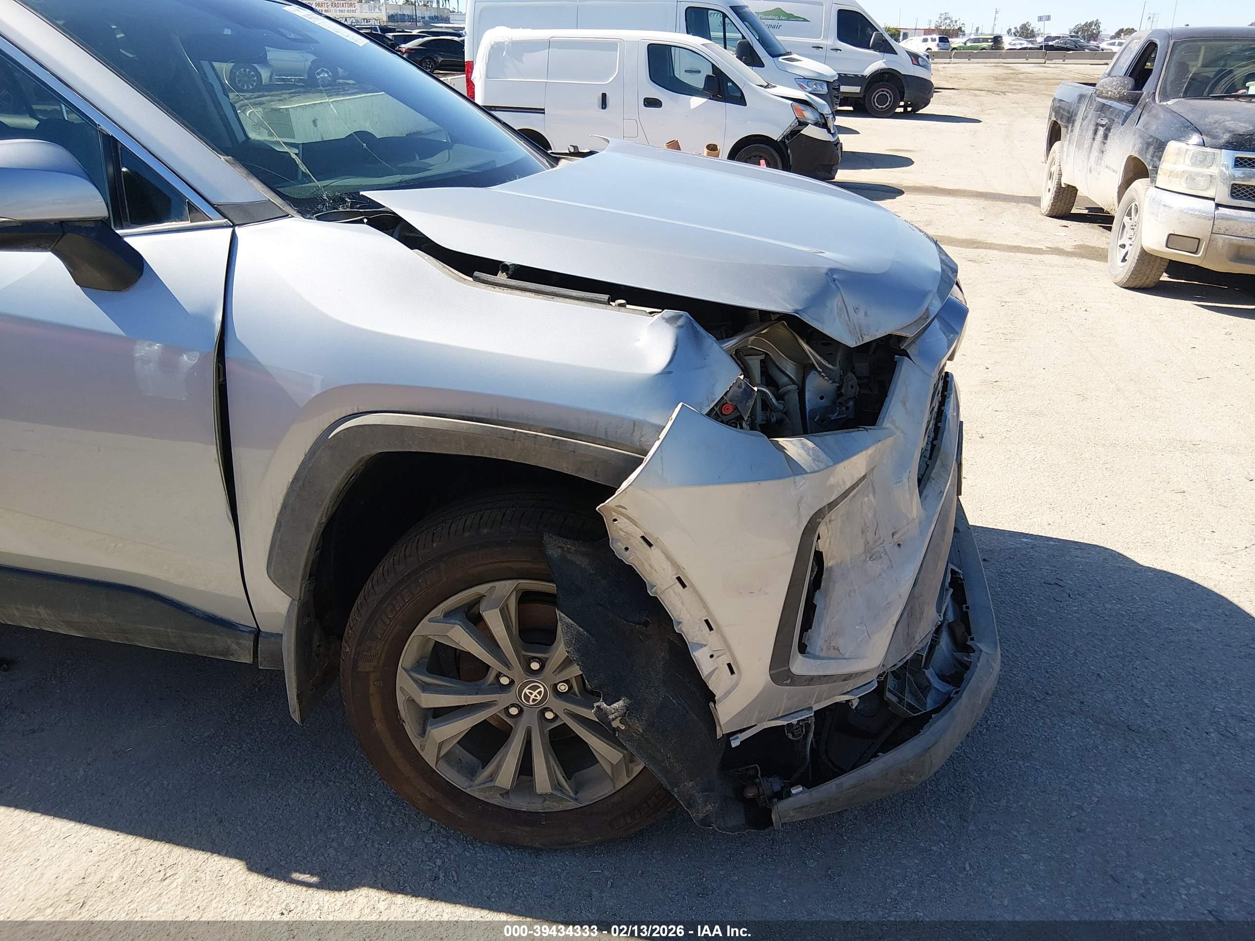 TOYOTA RAV4 image 6