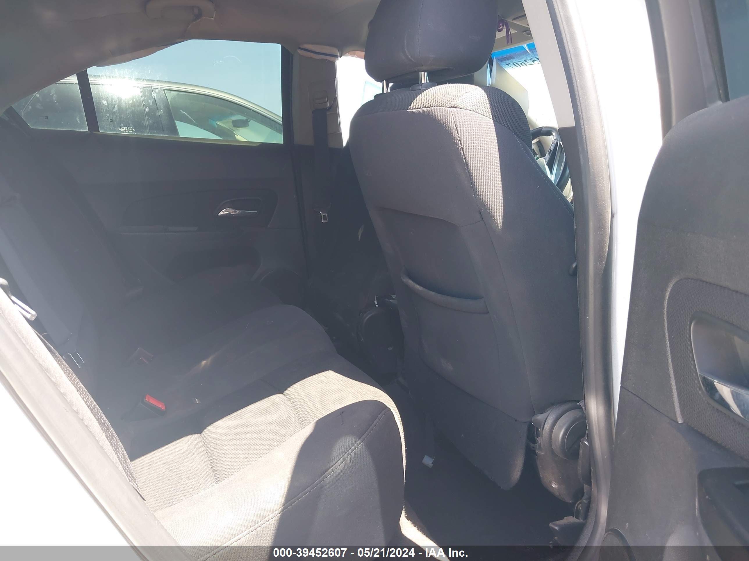CHEVROLET CRUZE image 8