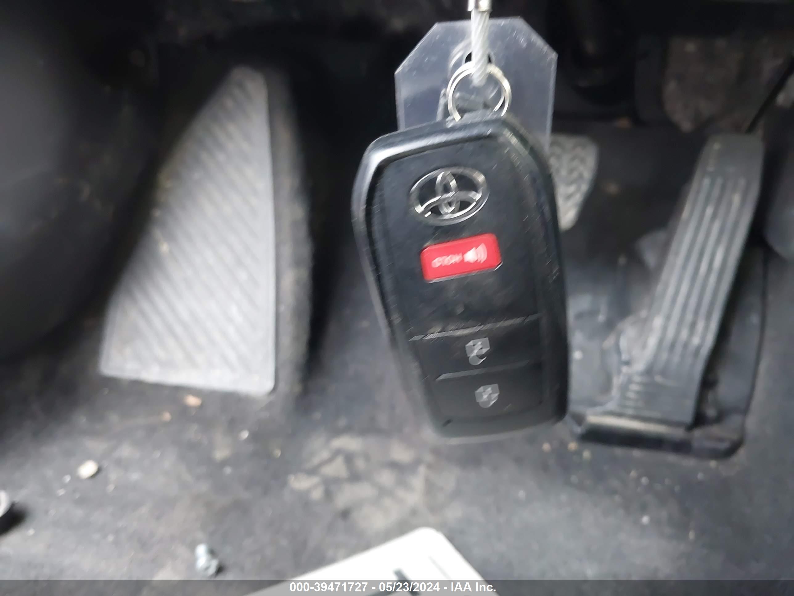 TOYOTA PRIUS image 11