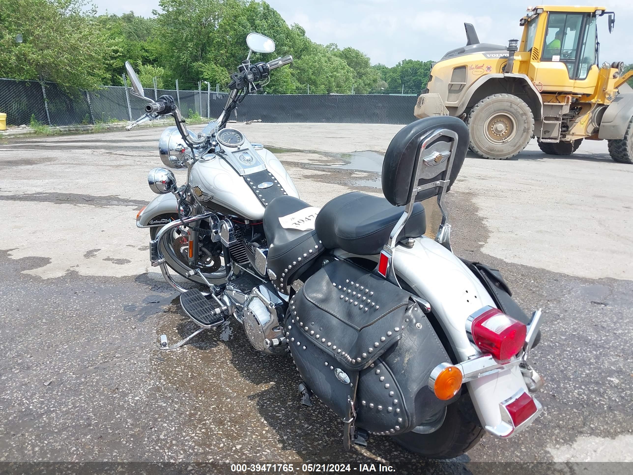 HARLEY-DAVIDSON FLSTCI image 3