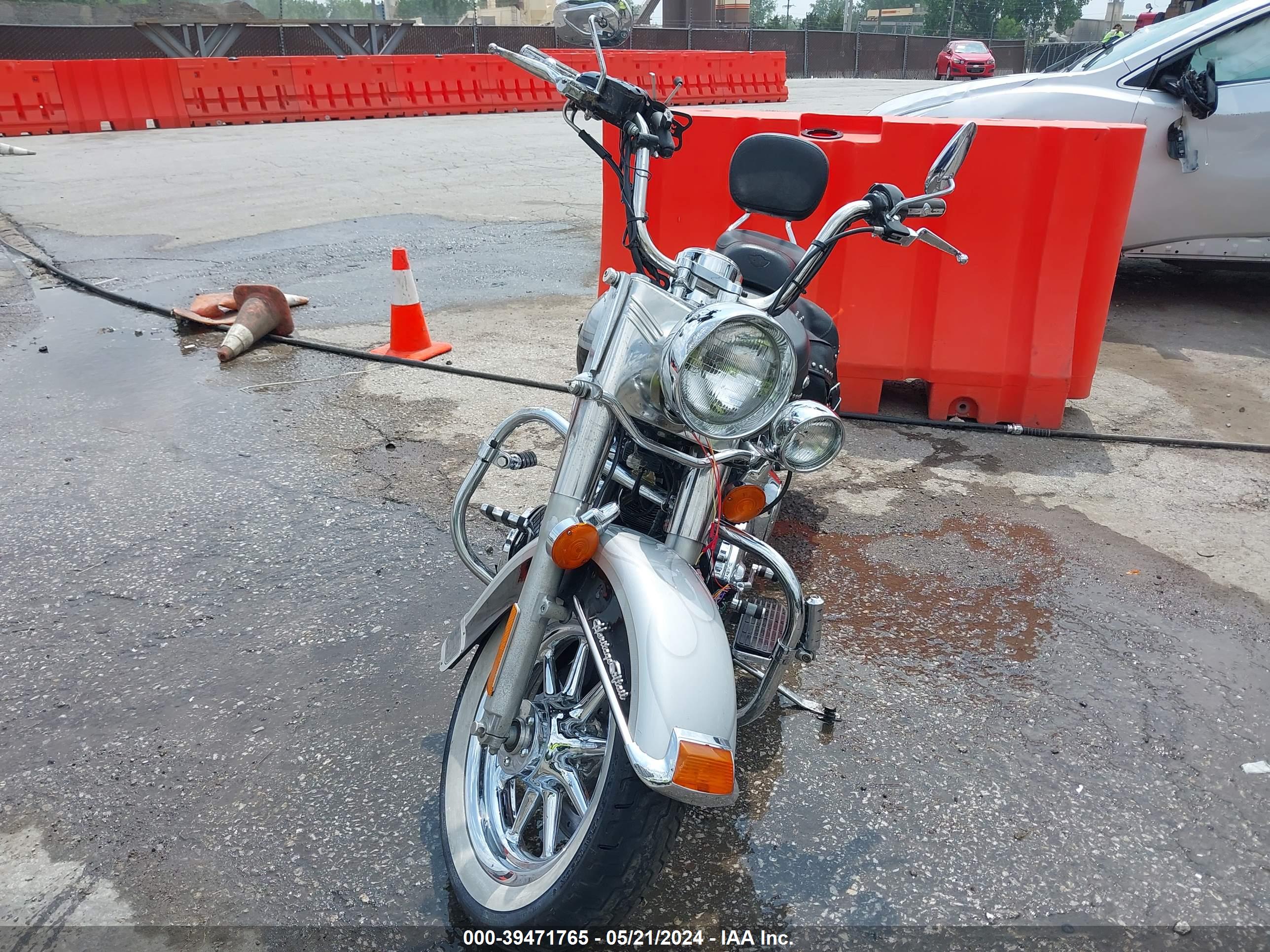 HARLEY-DAVIDSON FLSTCI image 5