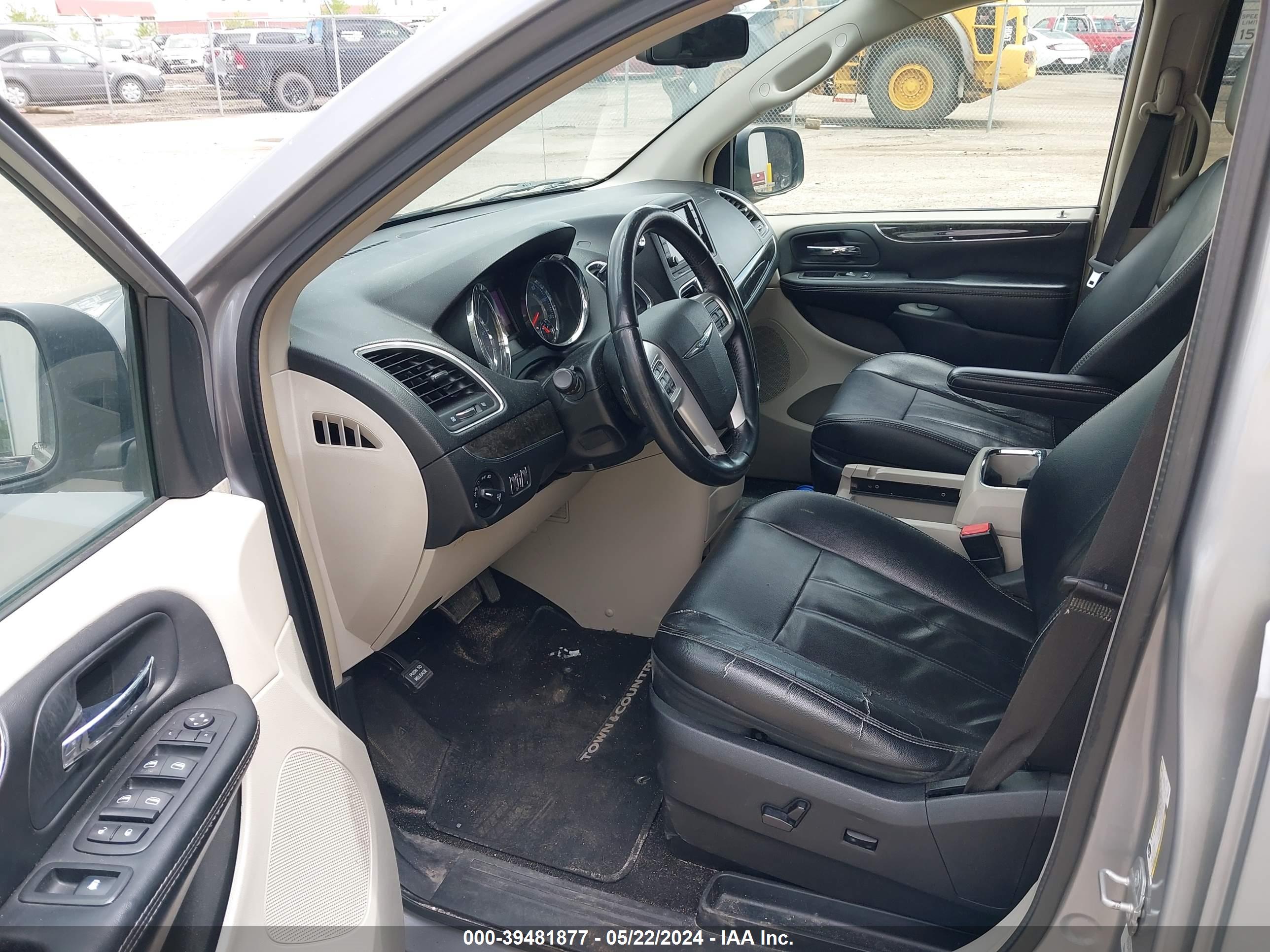 CHRYSLER TOWN image 5