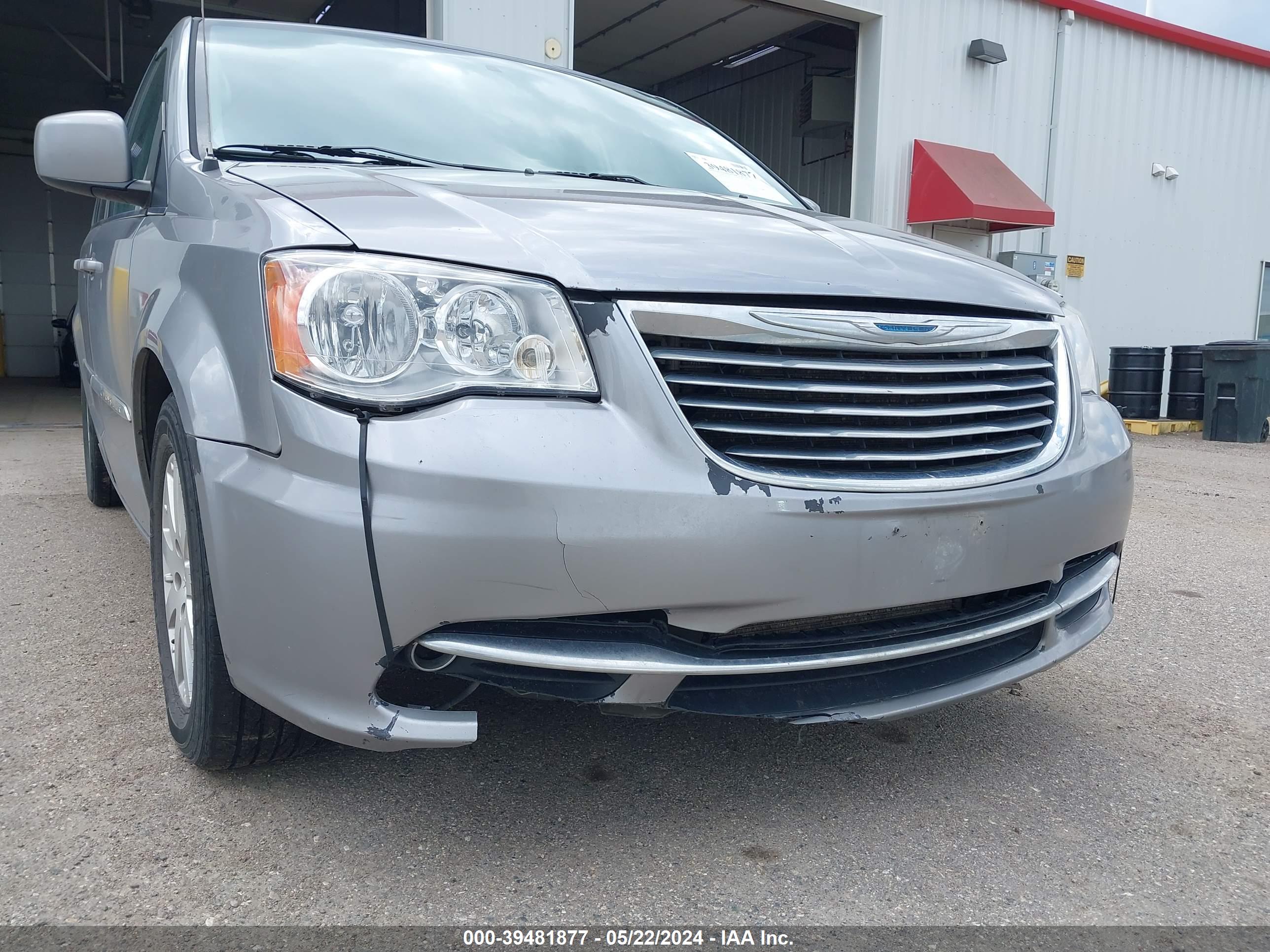 CHRYSLER TOWN image 6