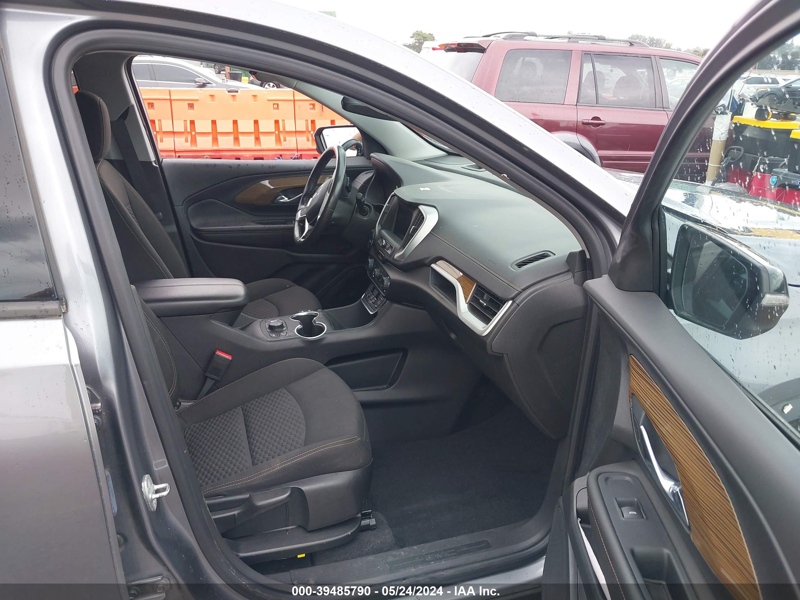 GMC TERRAIN image 5