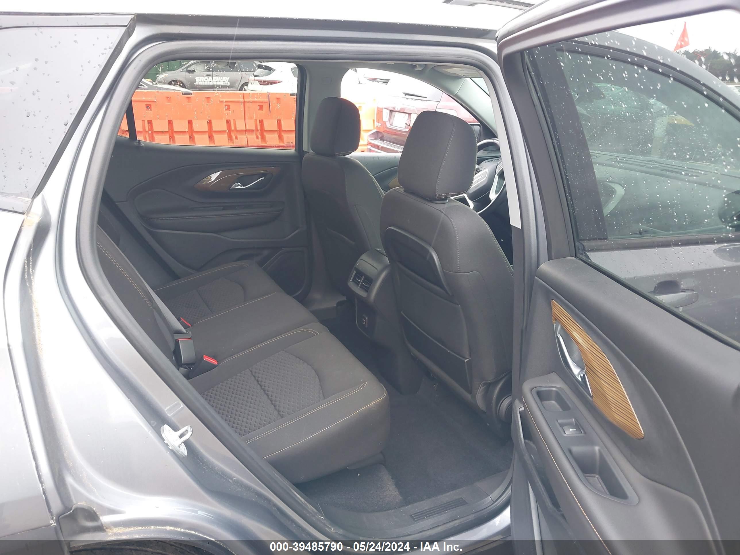 GMC TERRAIN image 8