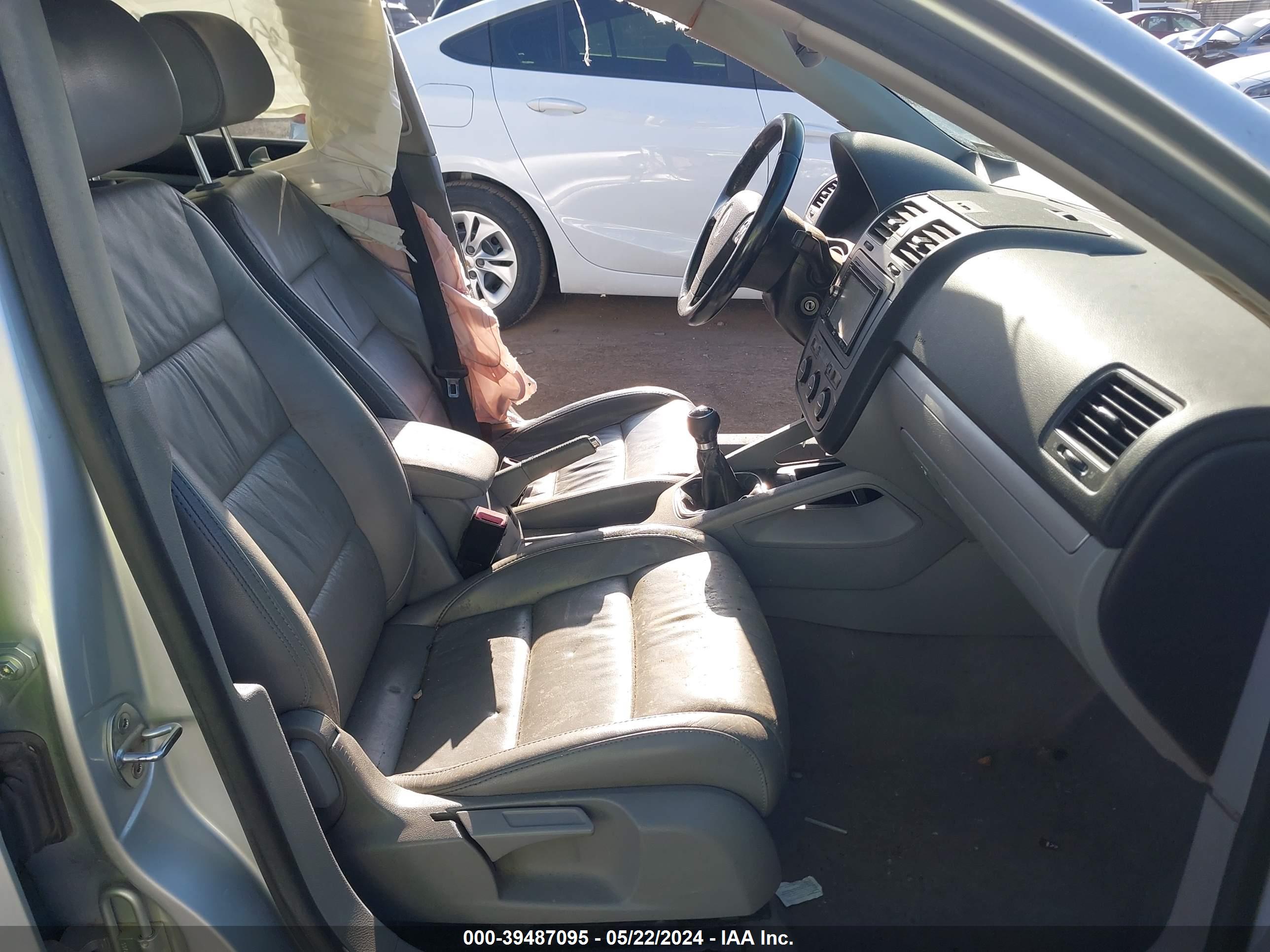 VOLKSWAGEN JETTA image 5