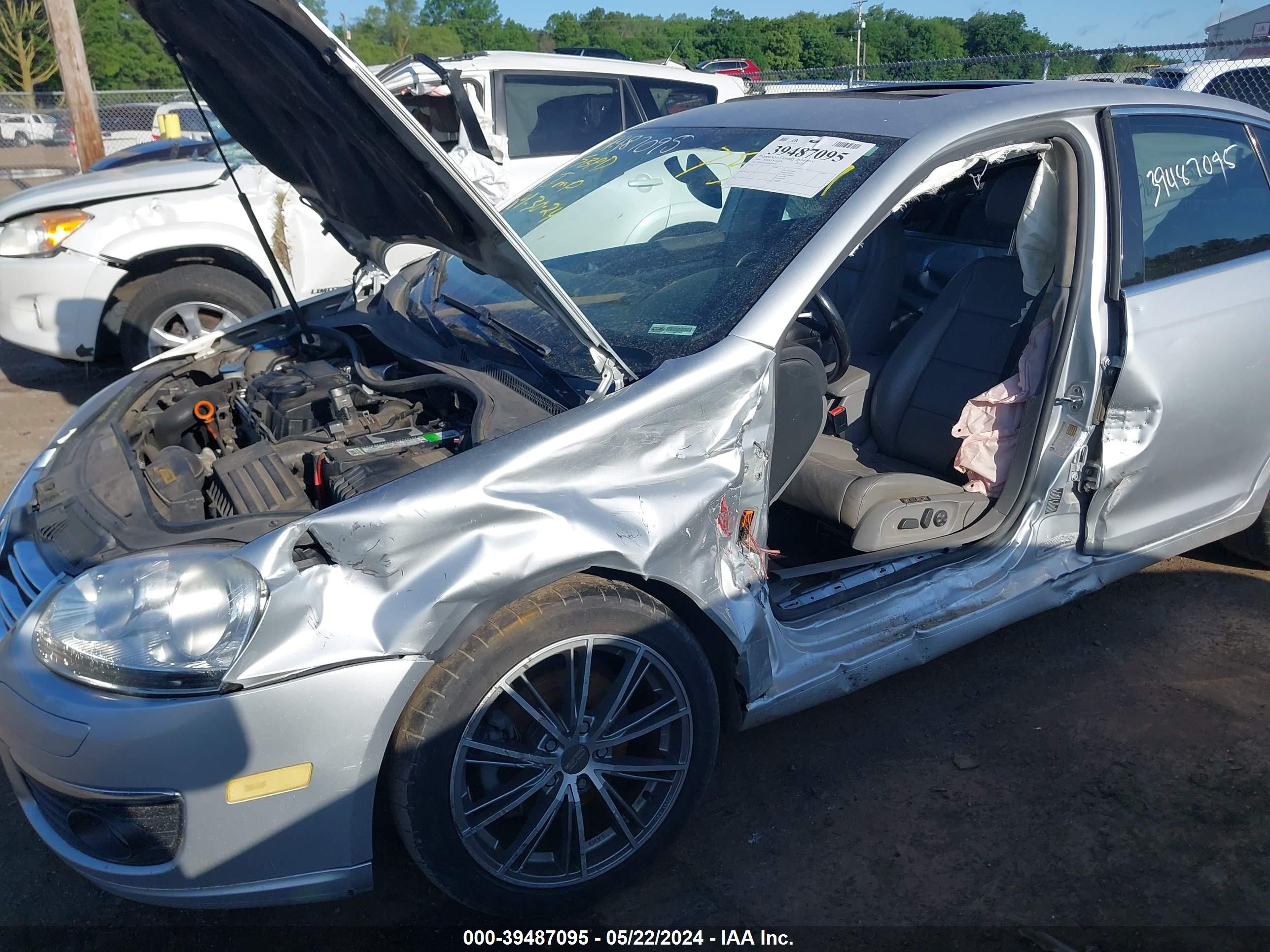 VOLKSWAGEN JETTA image 6