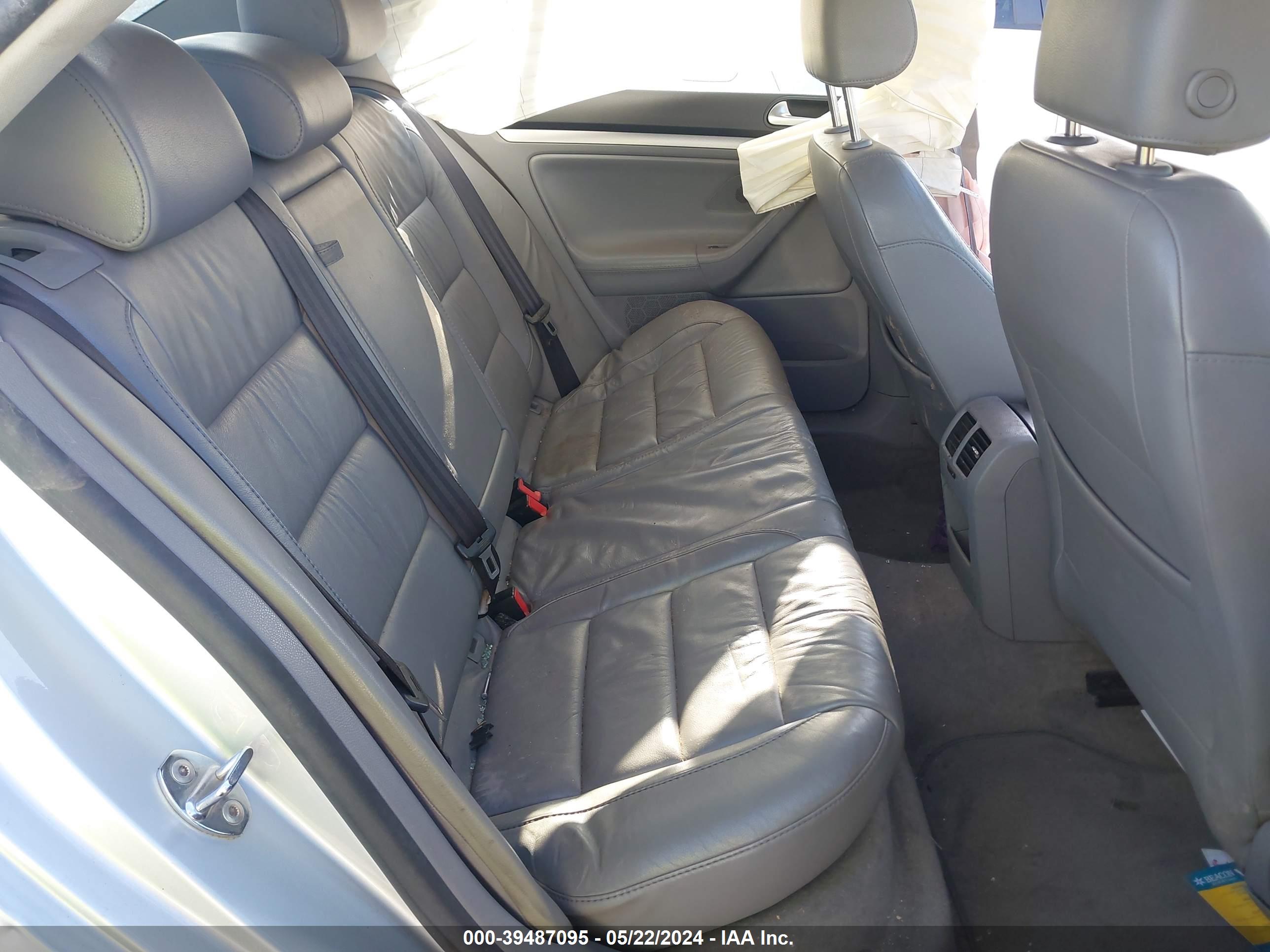 VOLKSWAGEN JETTA image 8