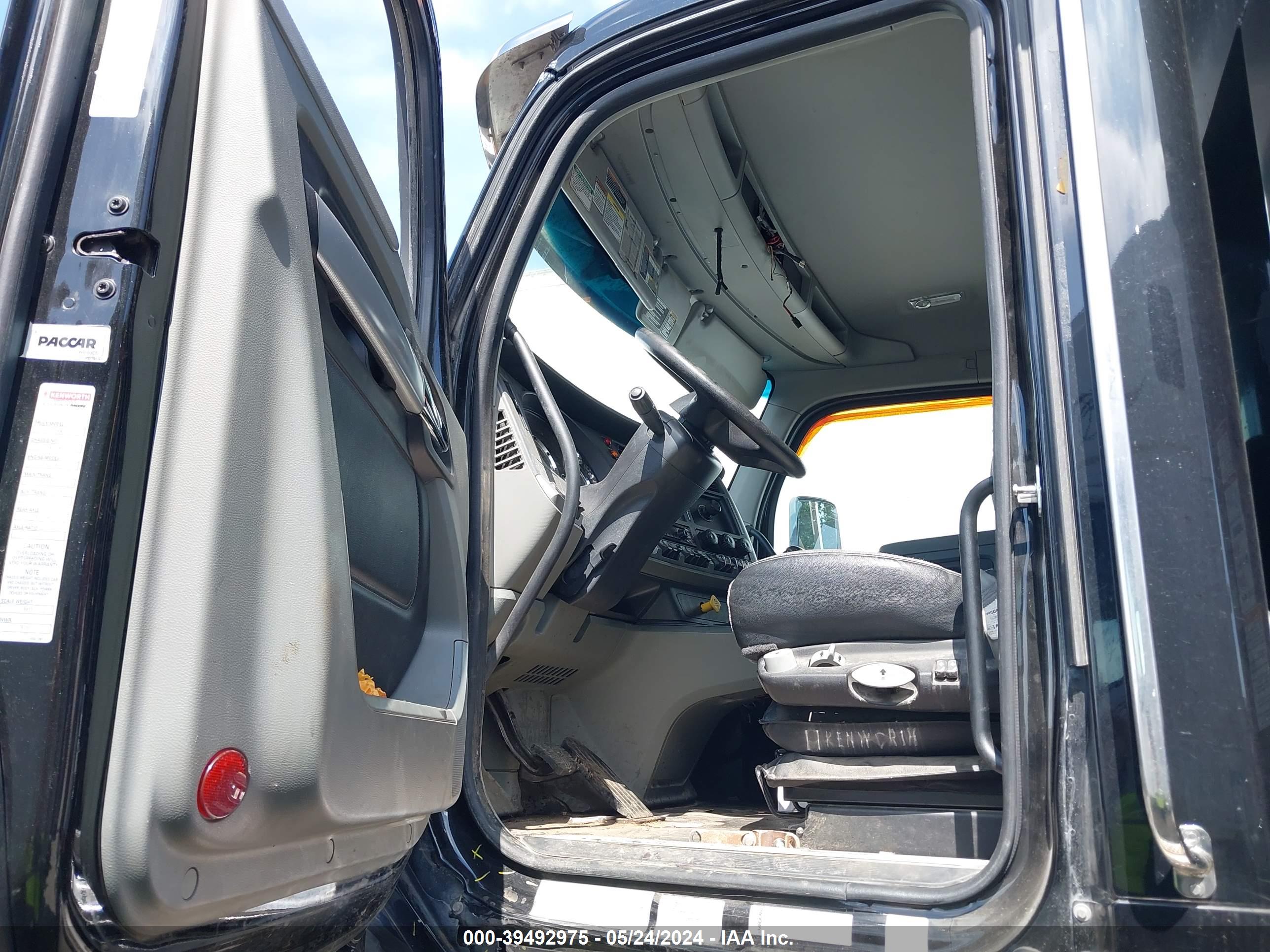 KENWORTH T880 image 7