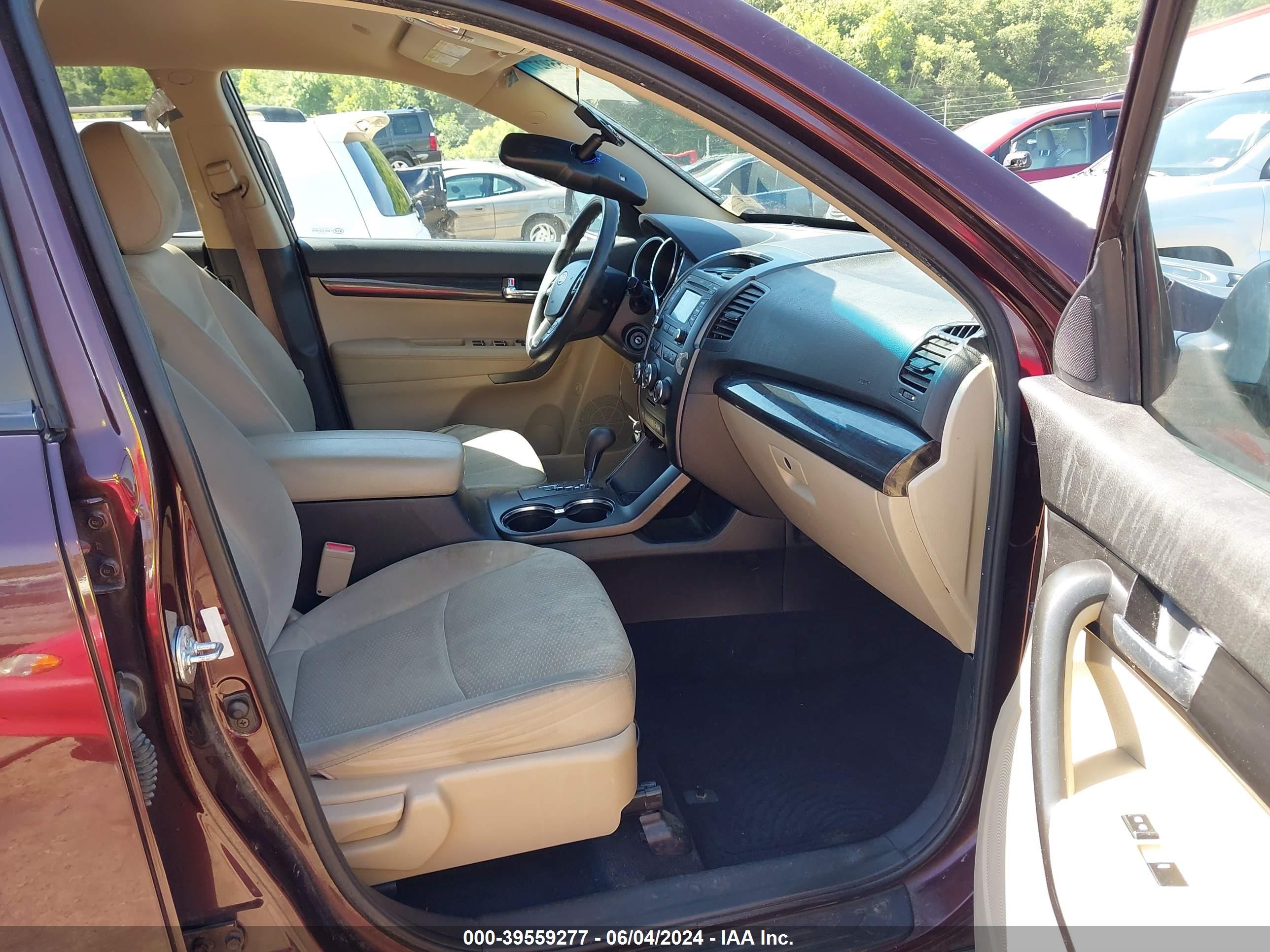 KIA SORENTO image 5