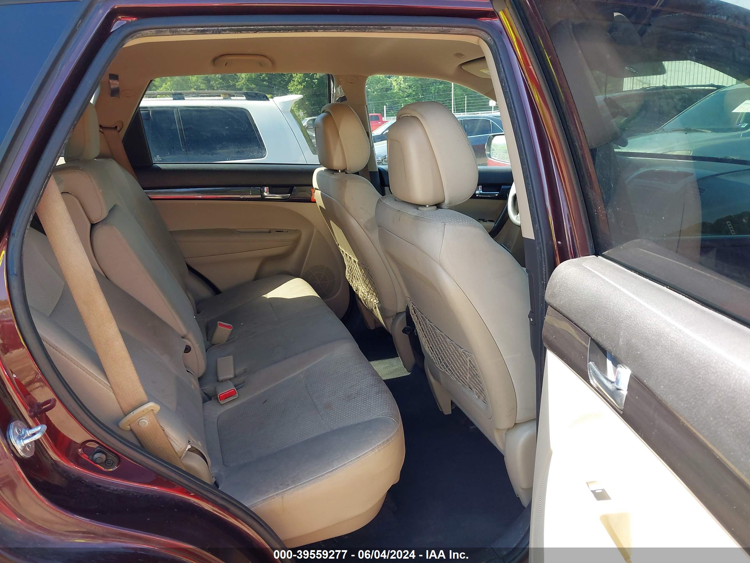 KIA SORENTO image 8