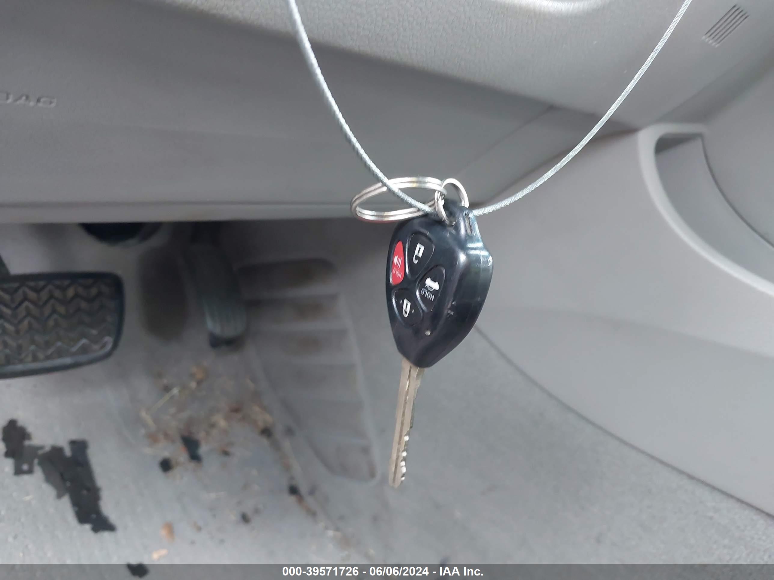 TOYOTA CAMRY image 11