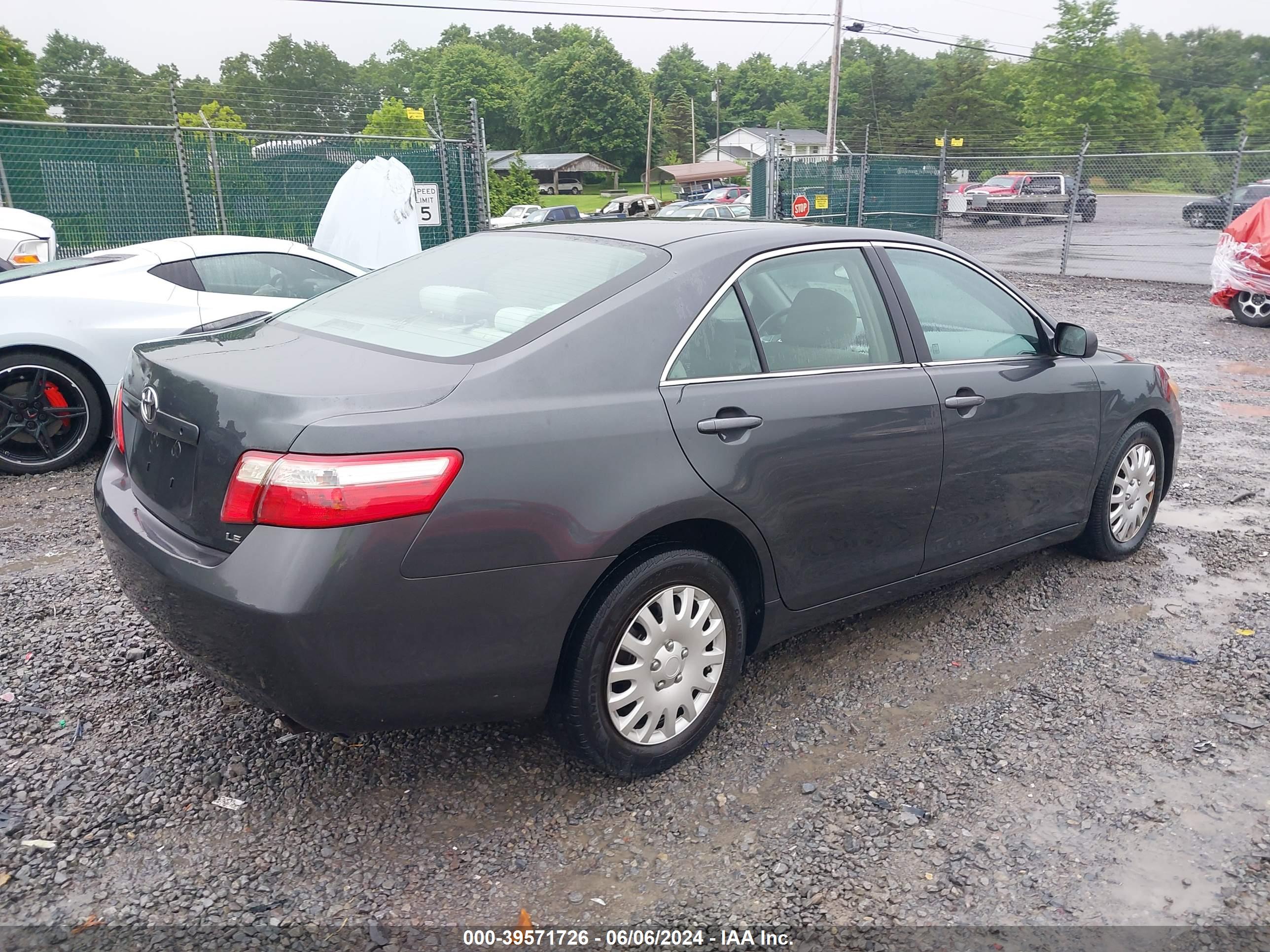 TOYOTA CAMRY image 4