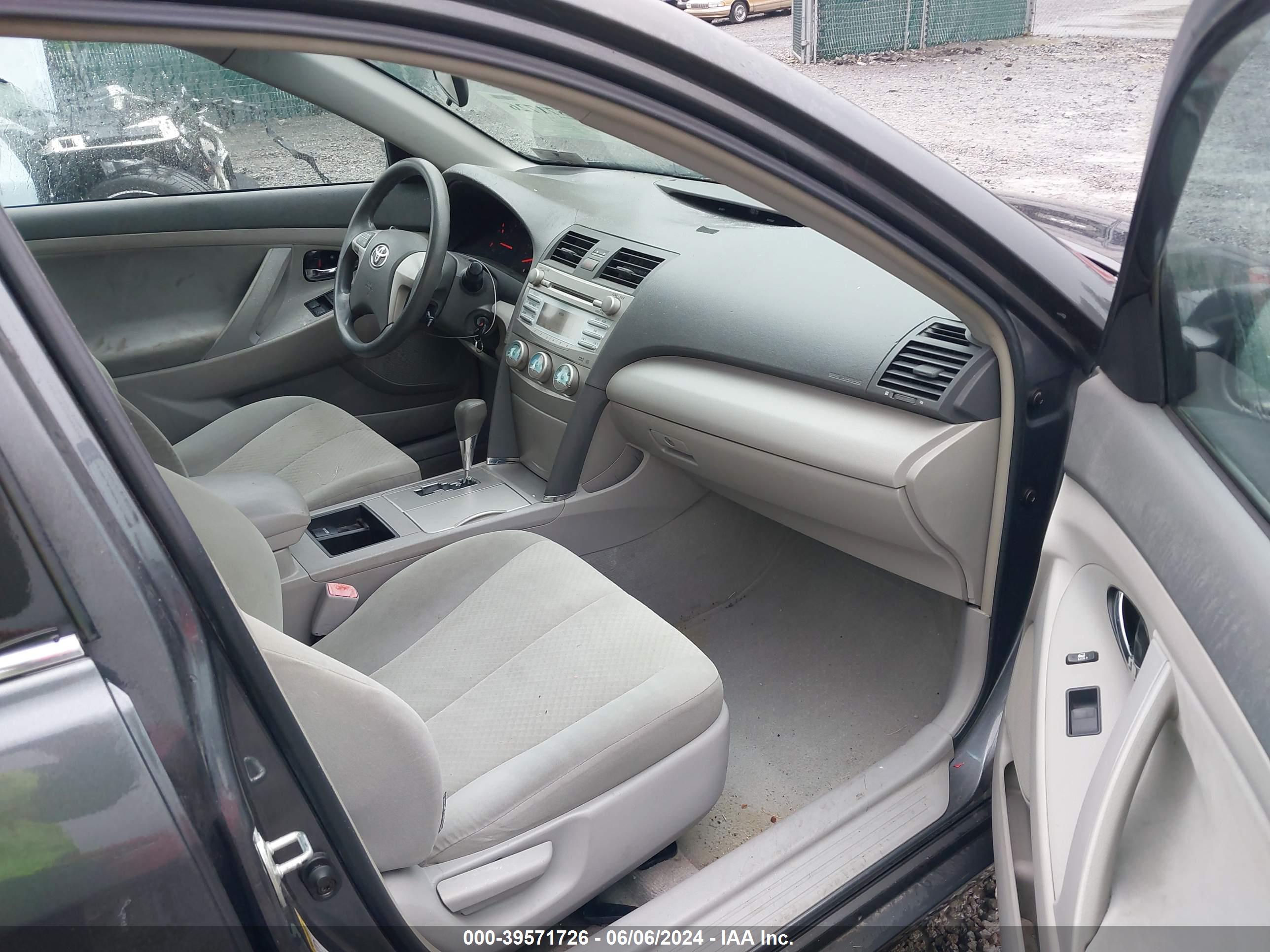 TOYOTA CAMRY image 5