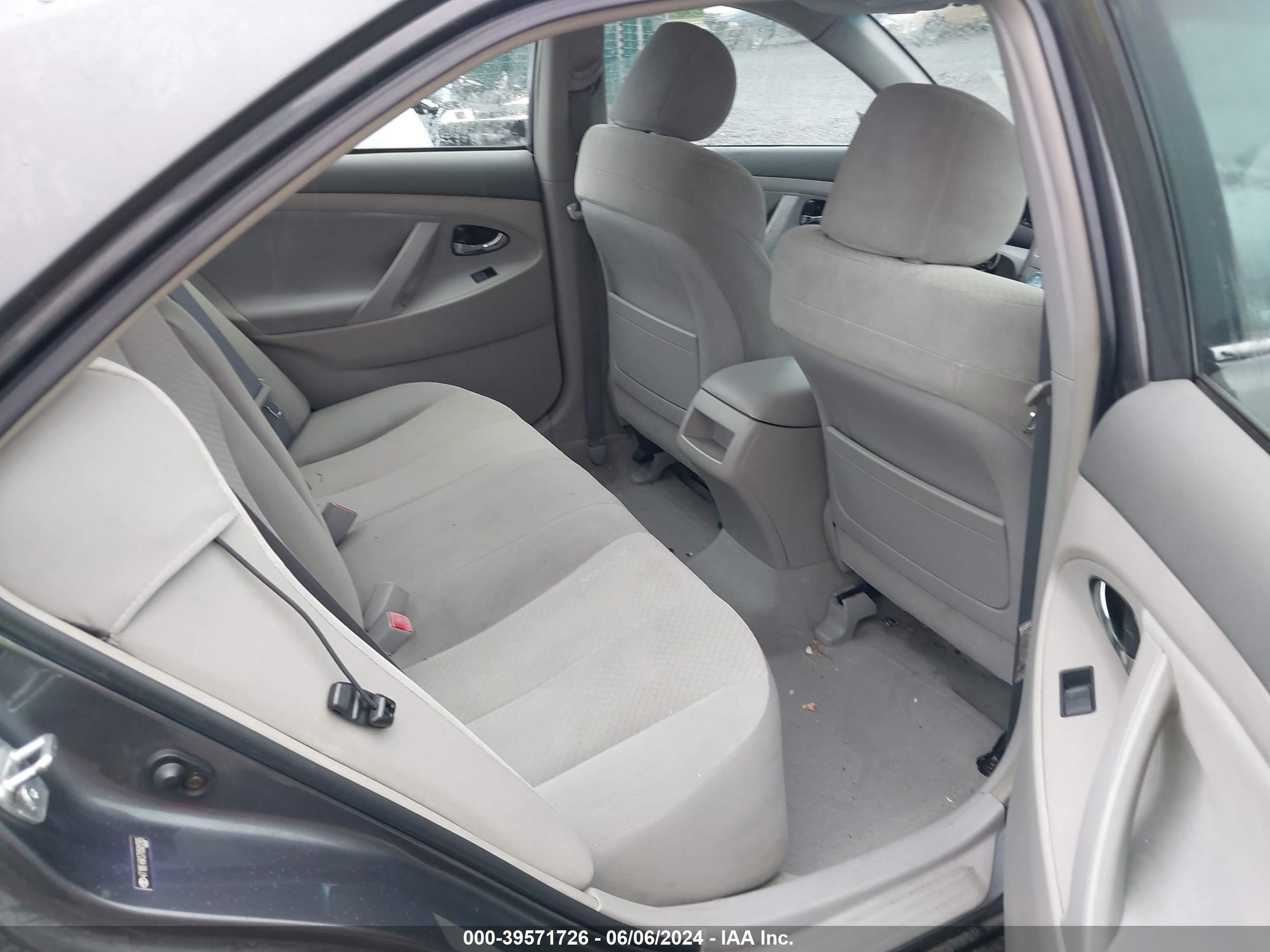 TOYOTA CAMRY image 8