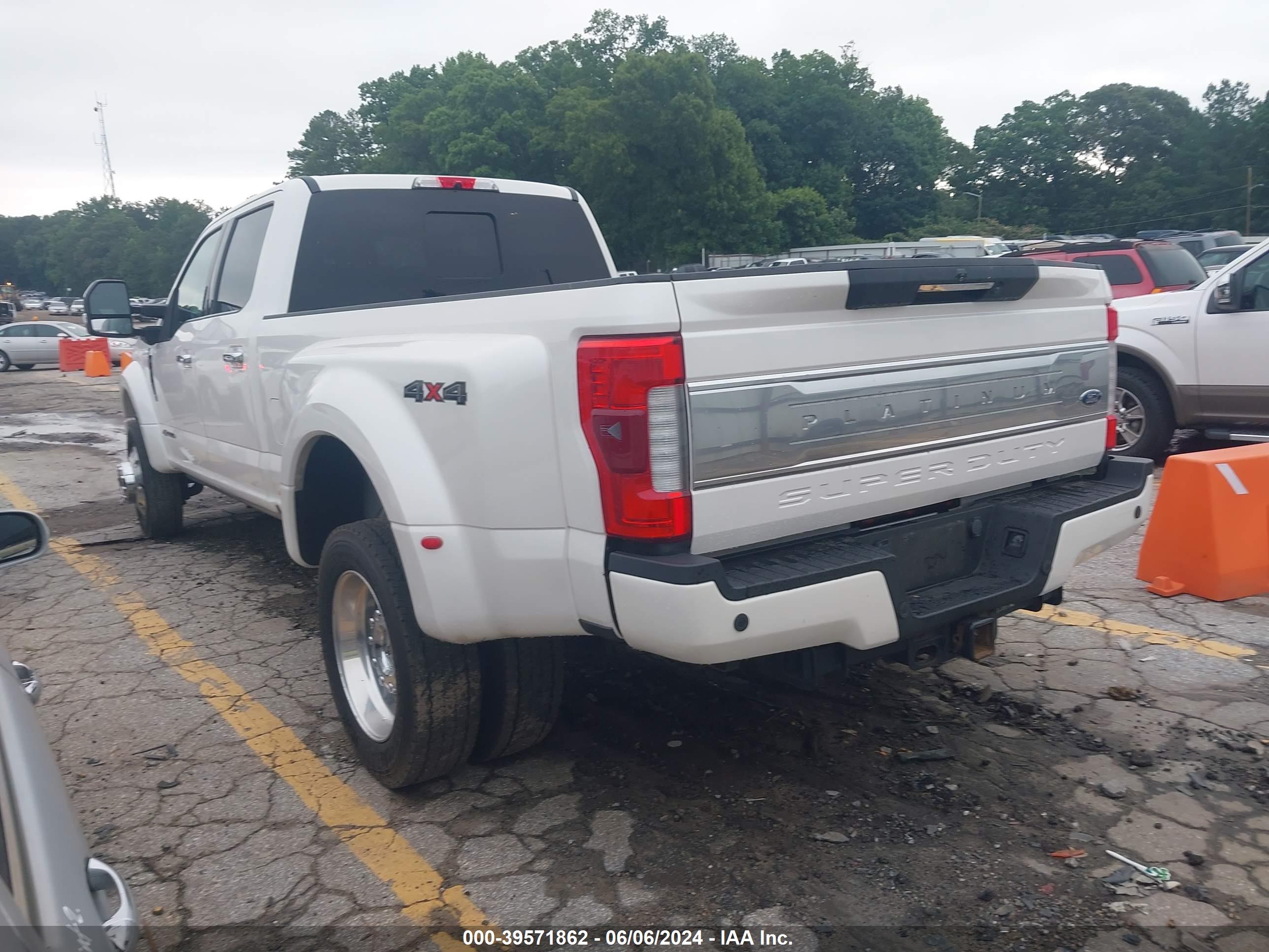 FORD F-450 image 3