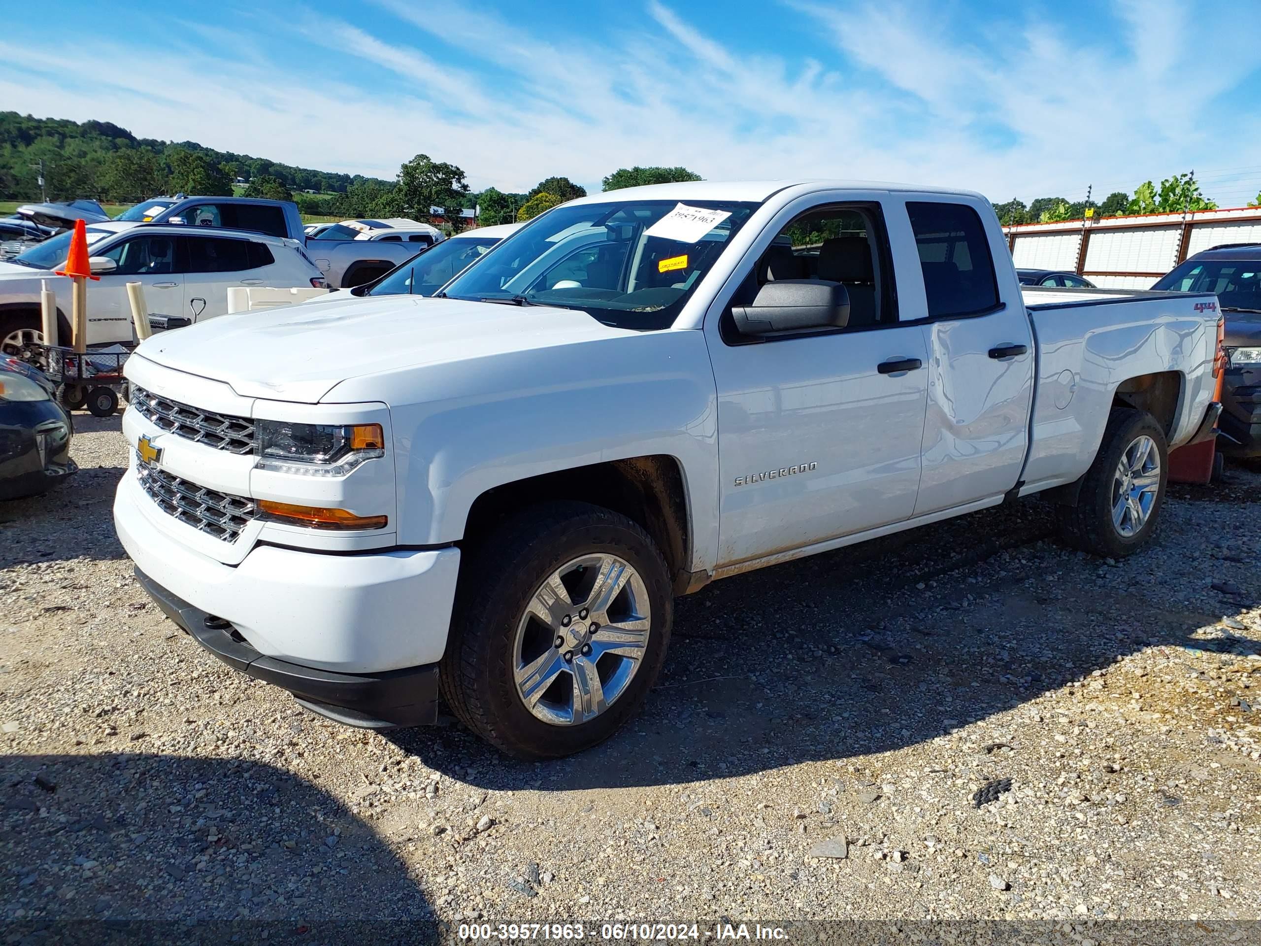 CHEVROLET SILVERADO image 2
