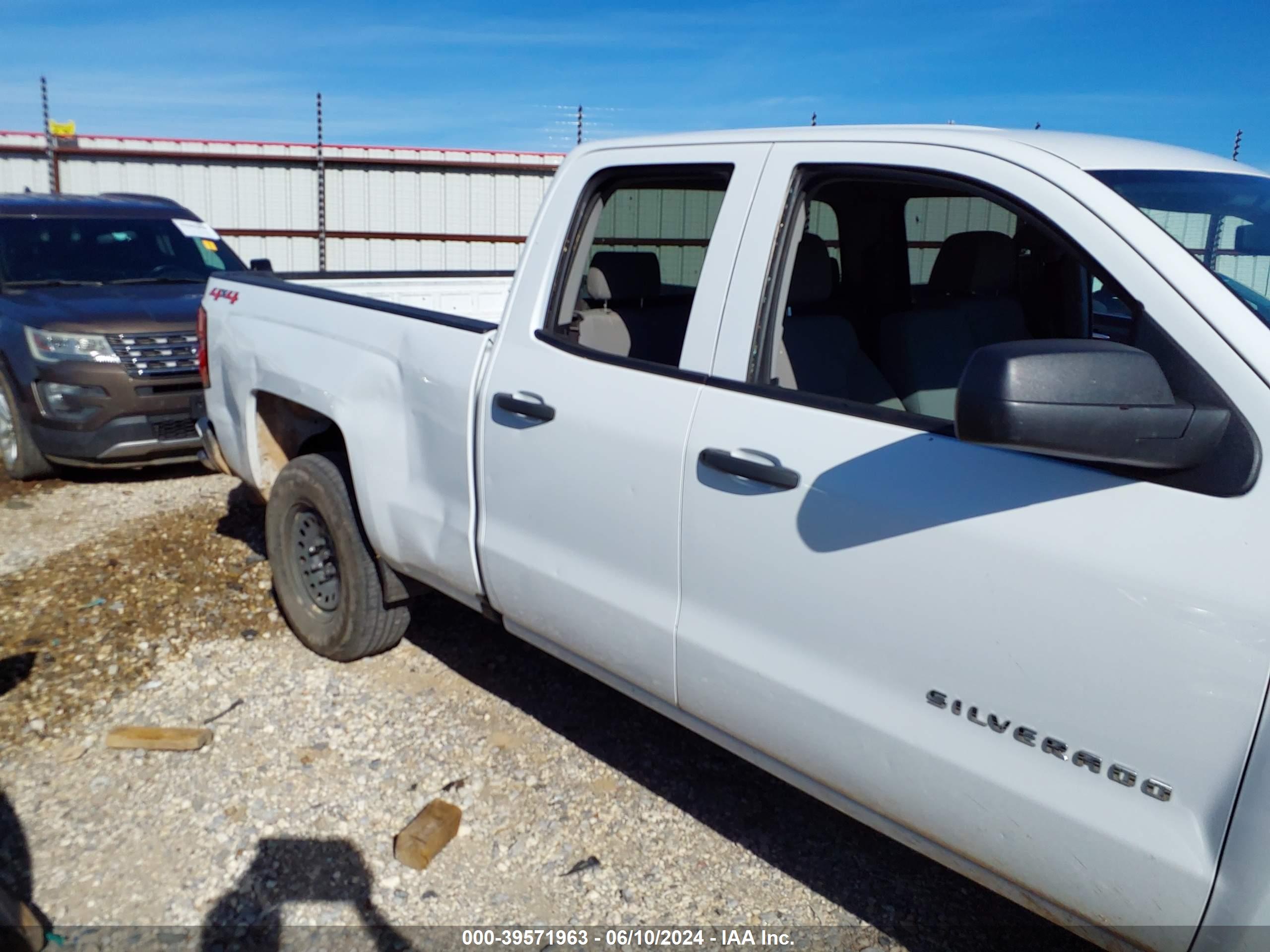 CHEVROLET SILVERADO image 6