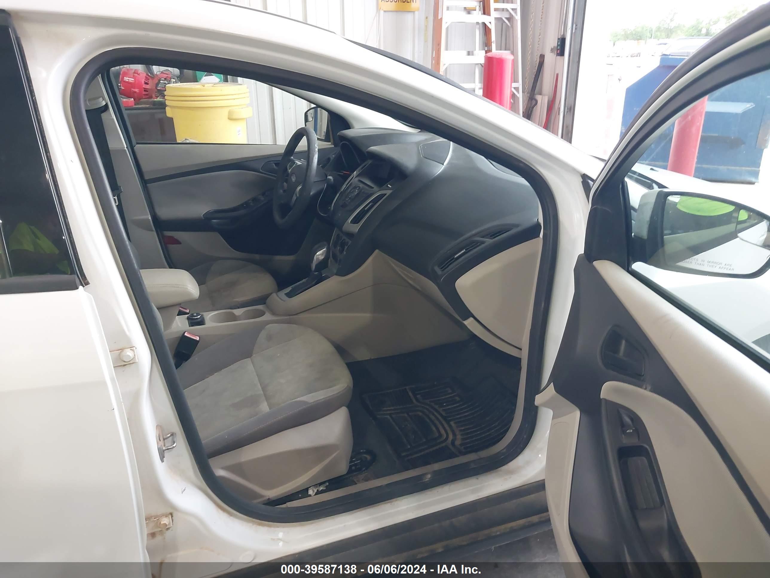 FORD FOCUS image 5