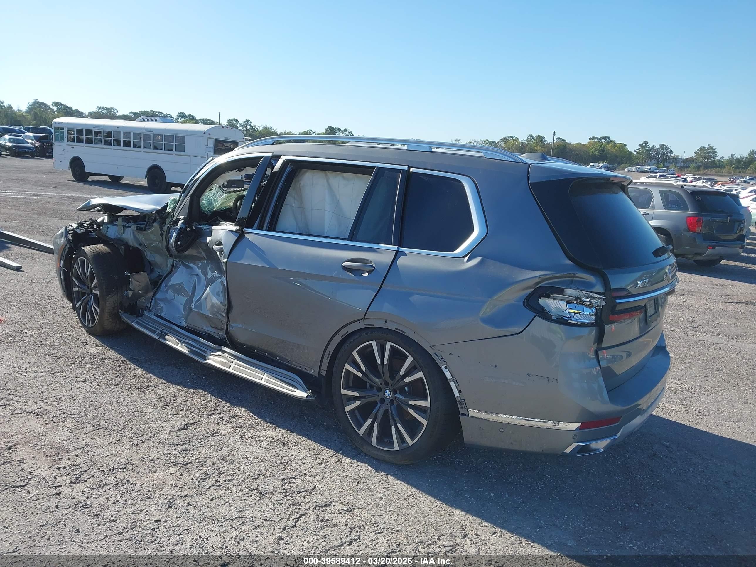 BMW X7 image 3