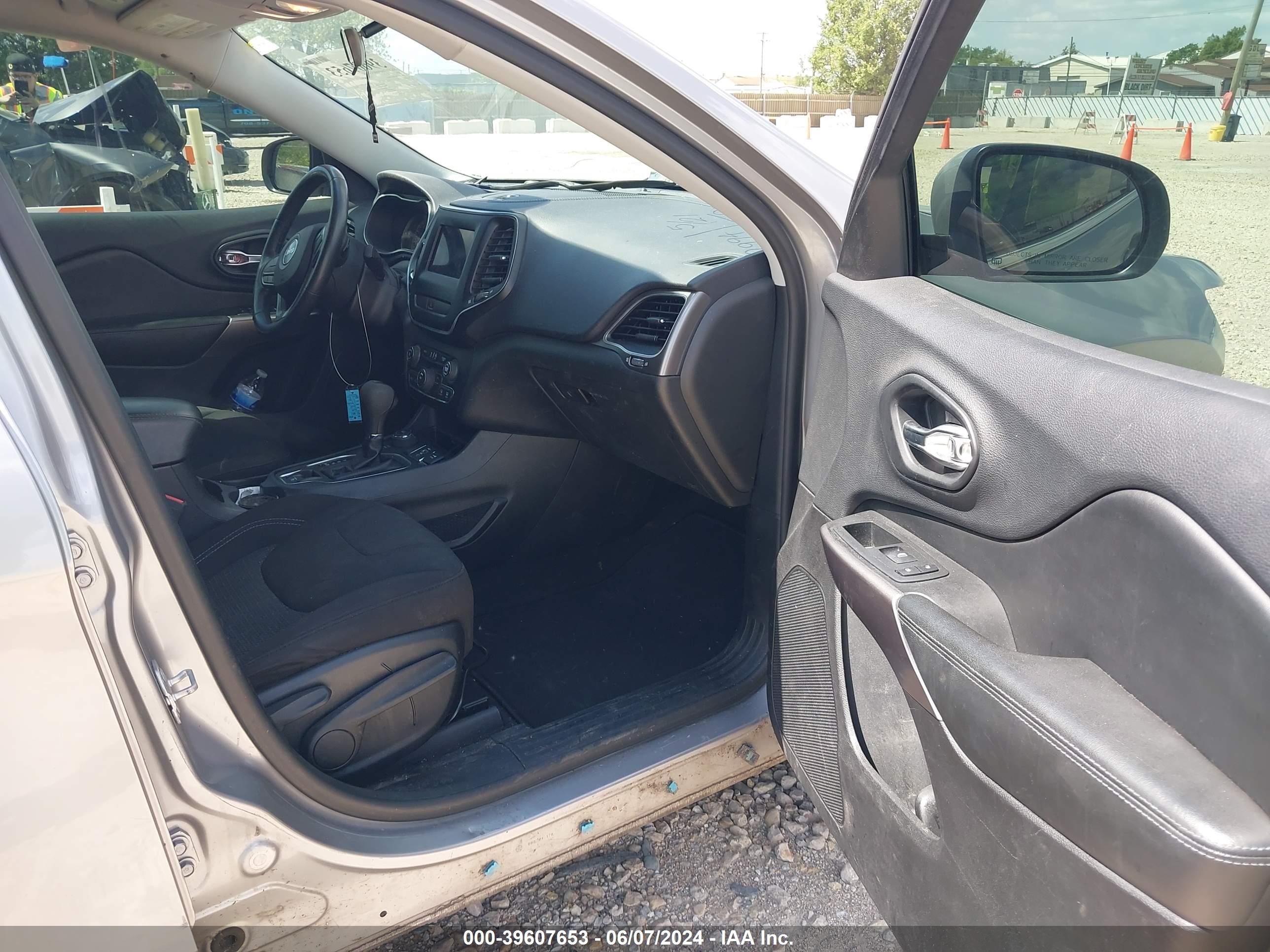 JEEP CHEROKEE image 5