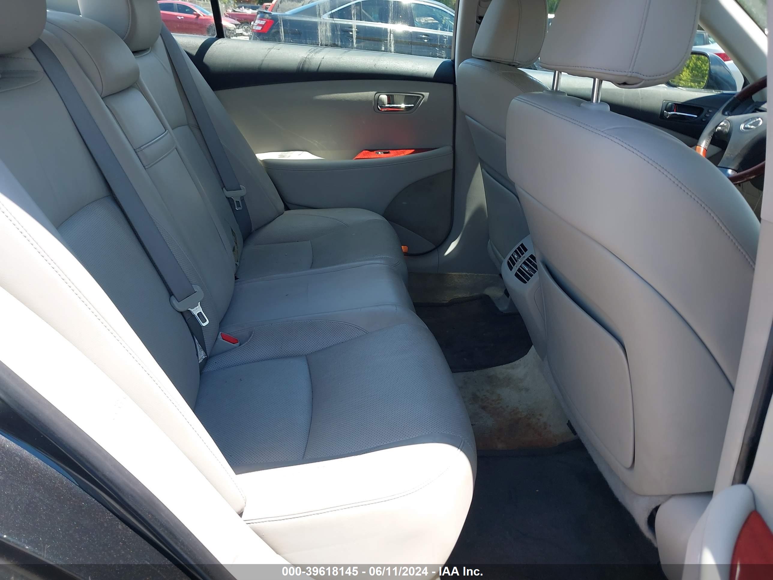 LEXUS ES image 8