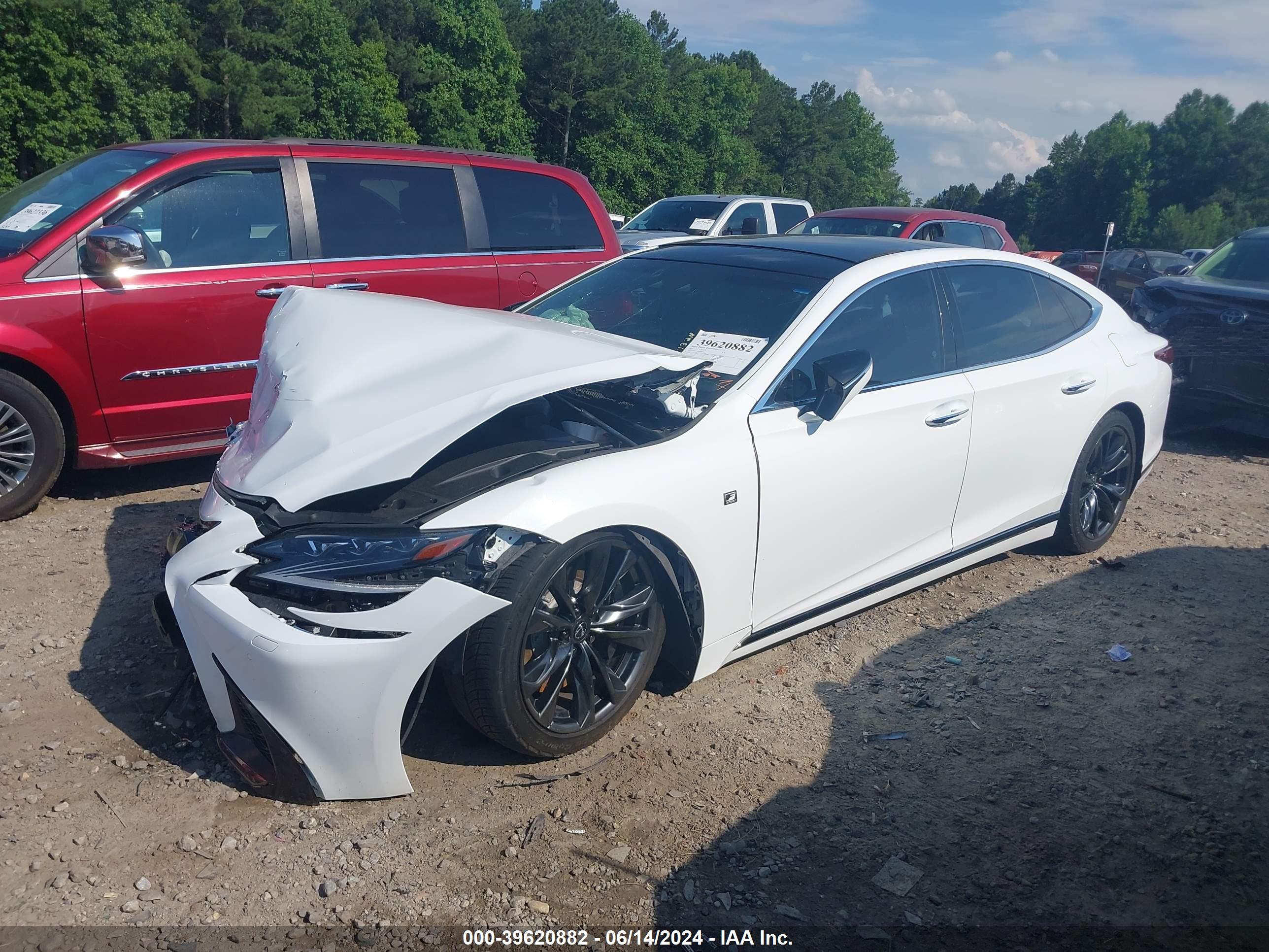 LEXUS LS image 2