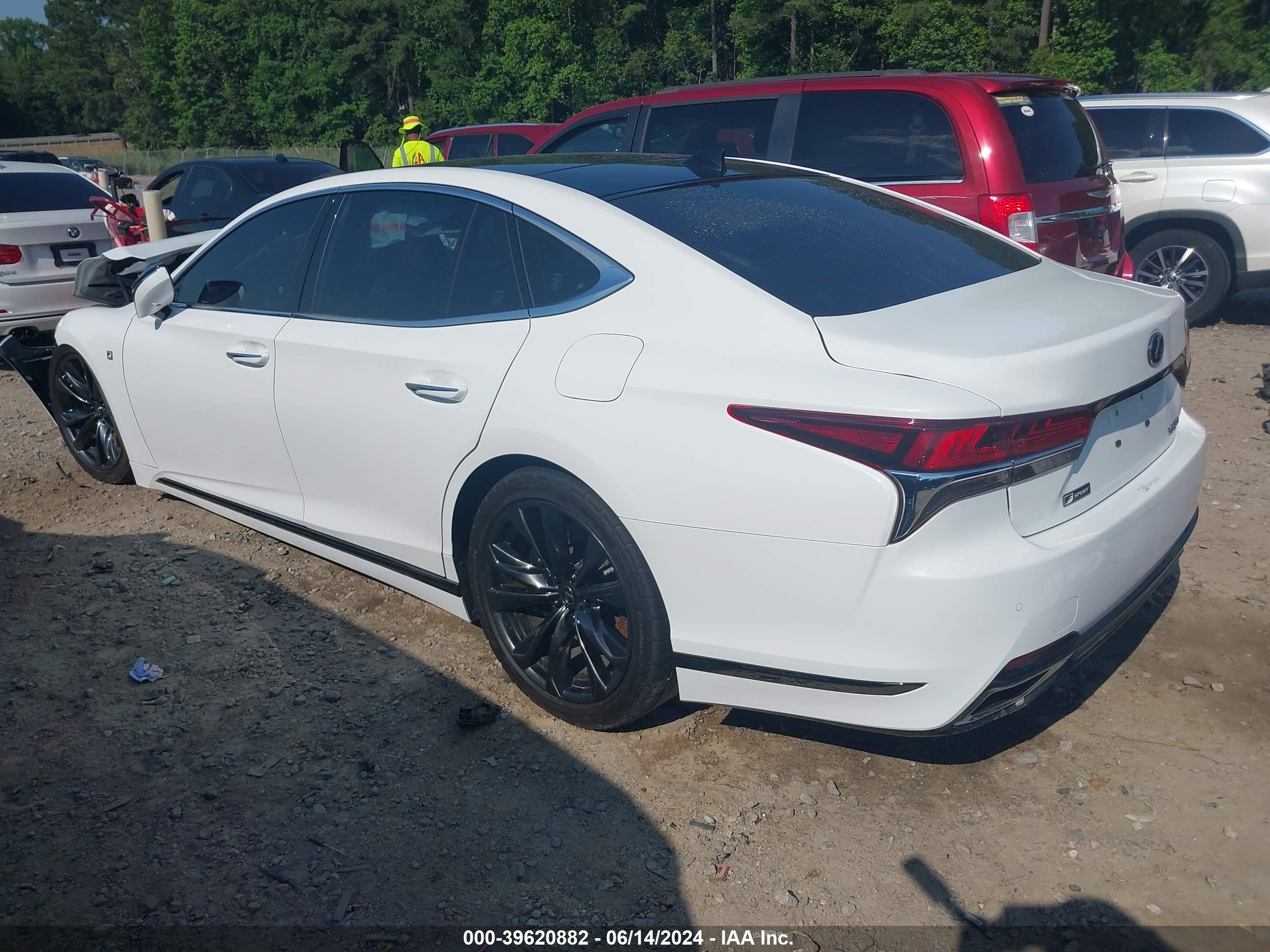 LEXUS LS image 3