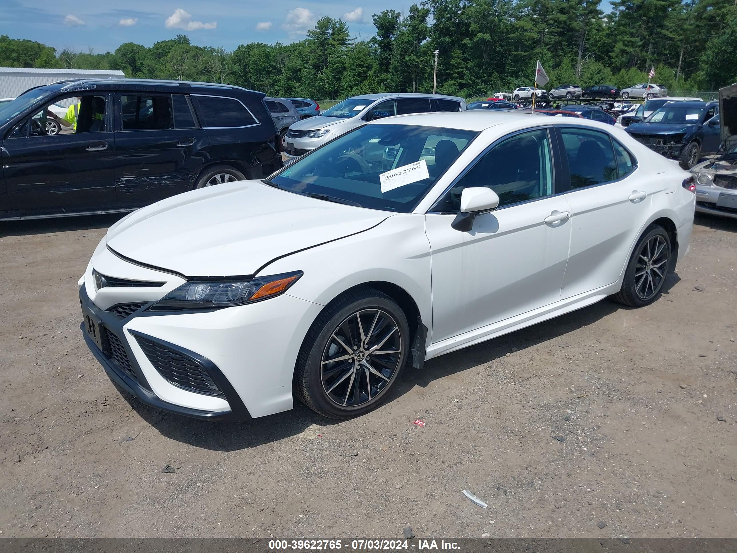 TOYOTA CAMRY image 2