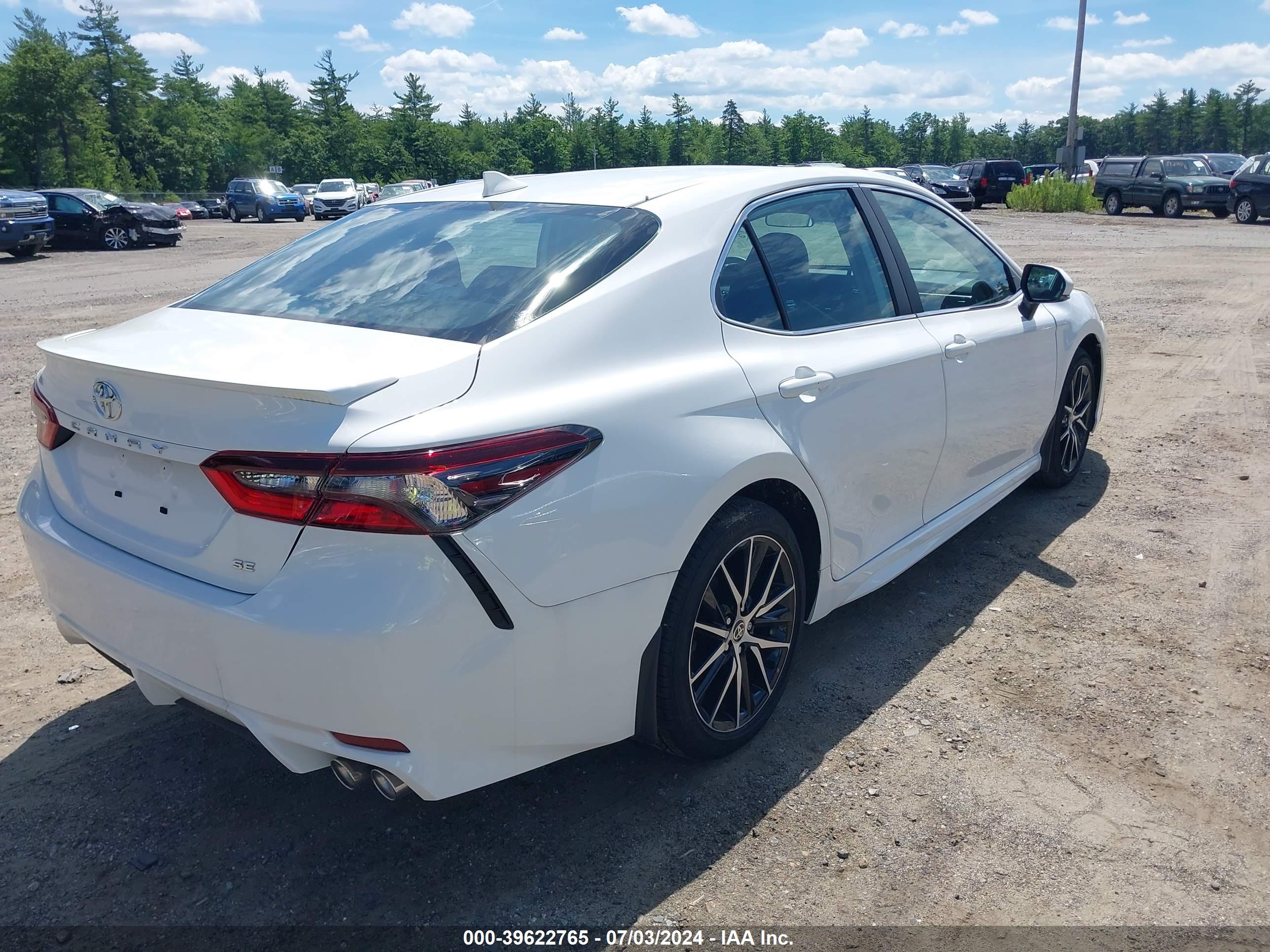 TOYOTA CAMRY image 4
