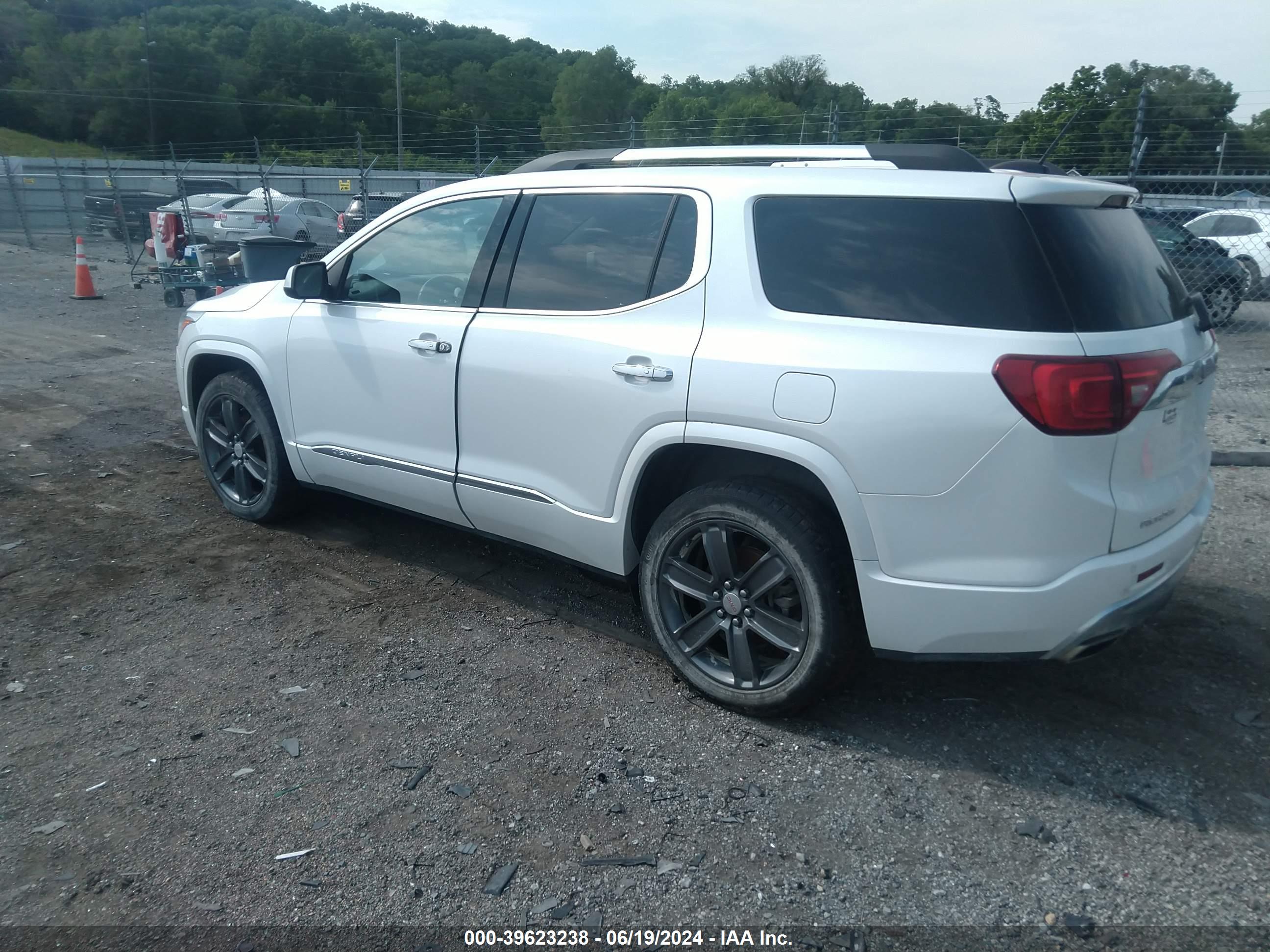 GMC ACADIA image 3