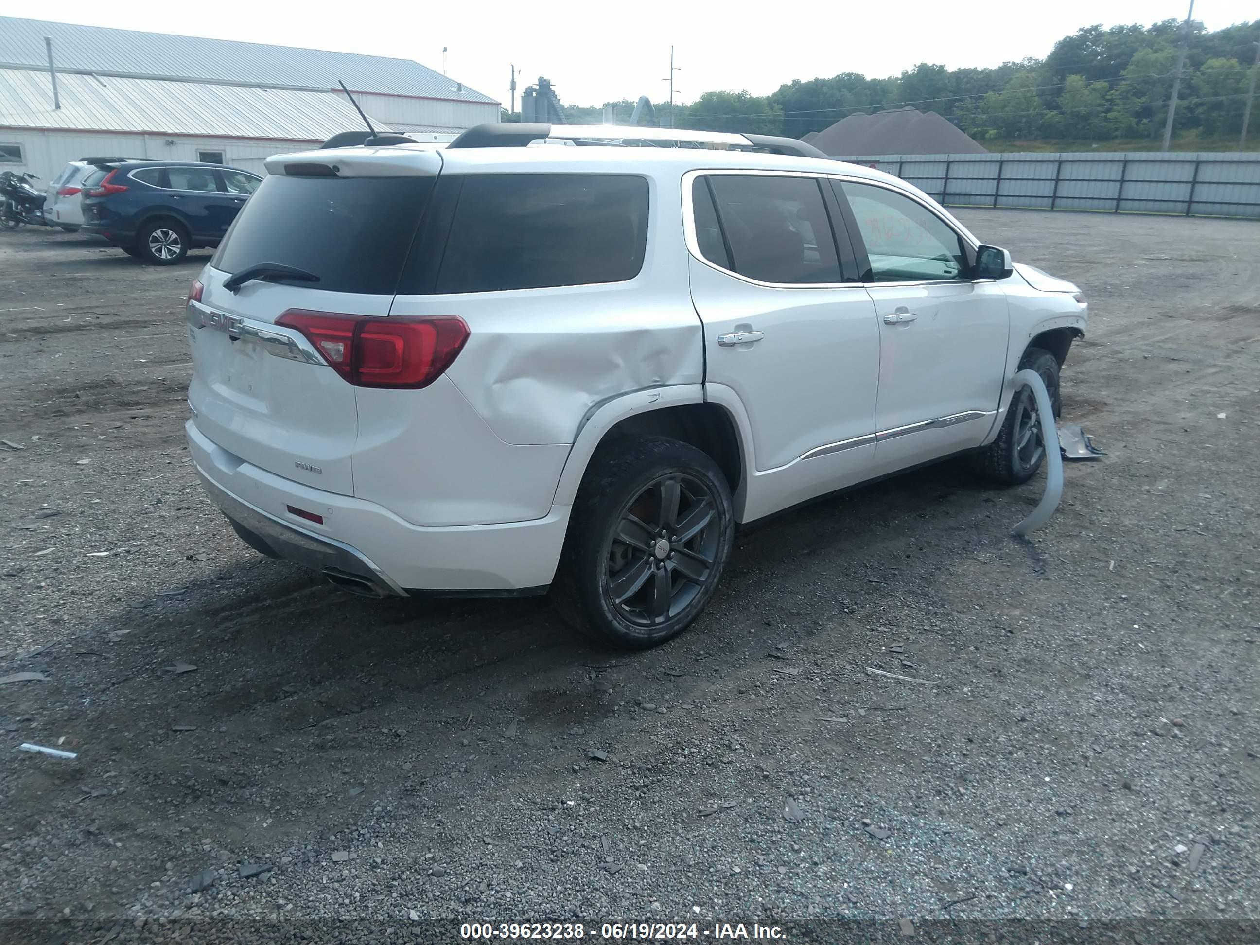 GMC ACADIA image 4