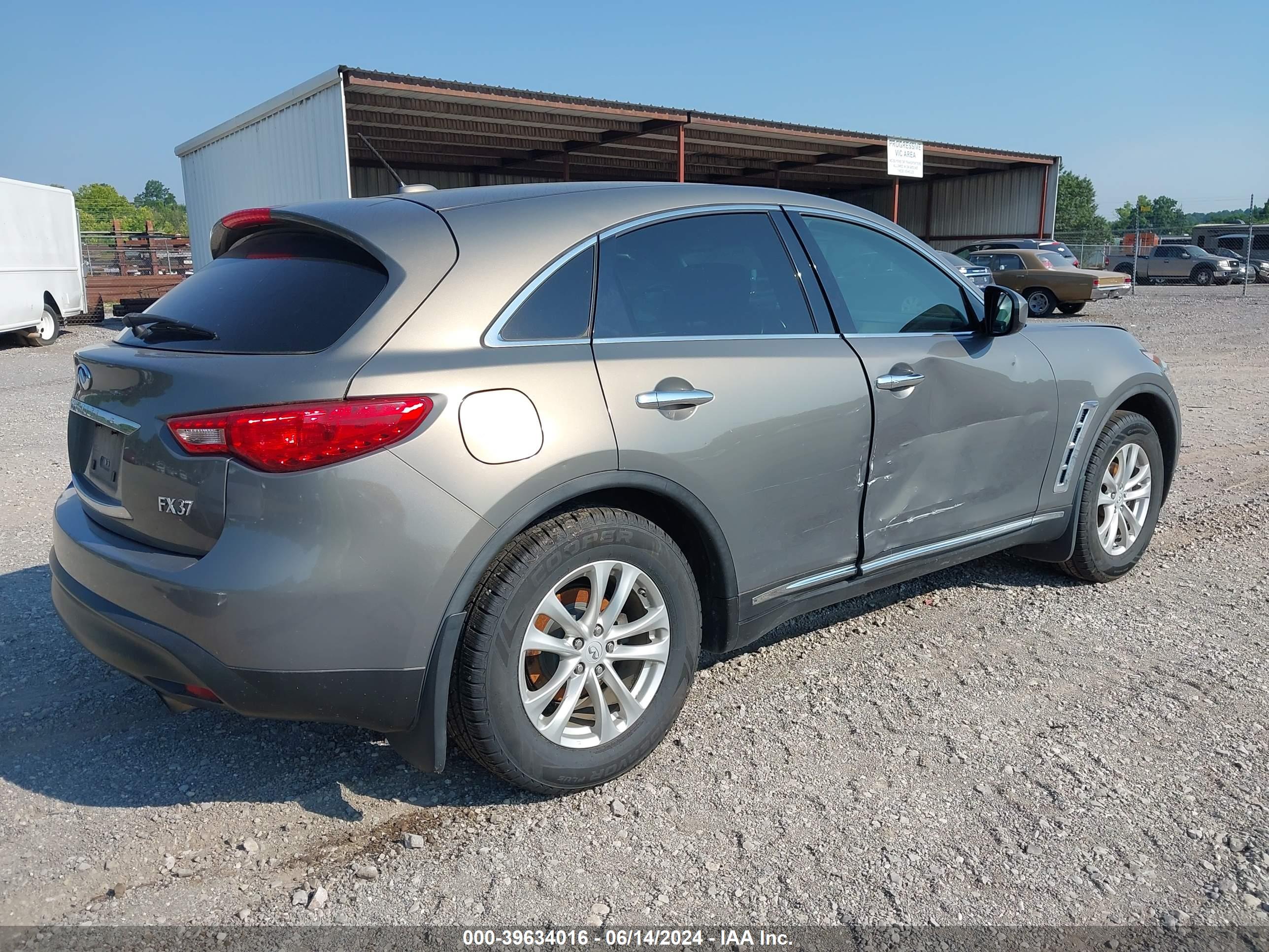 INFINITI FX37 image 4