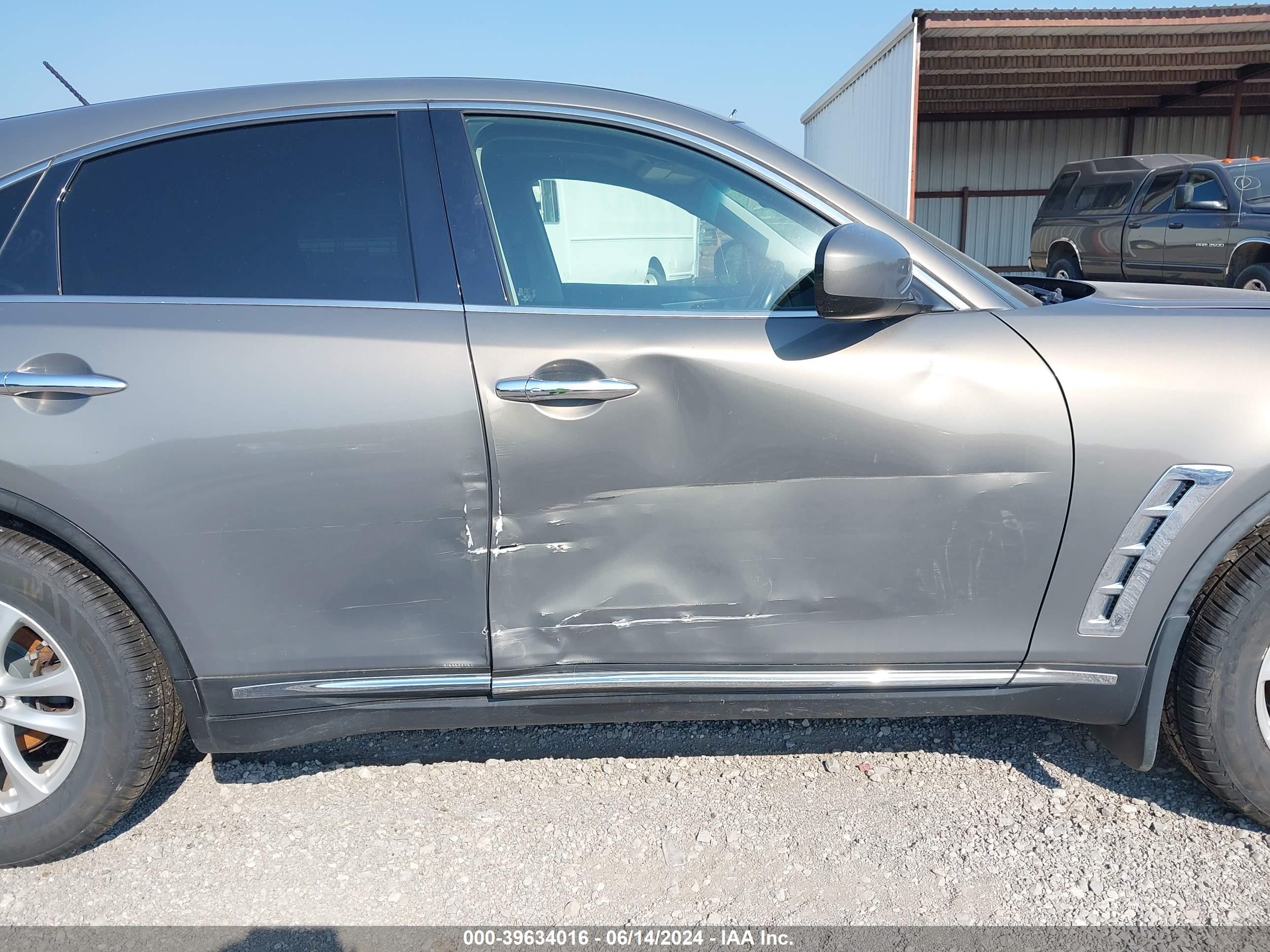INFINITI FX37 image 6