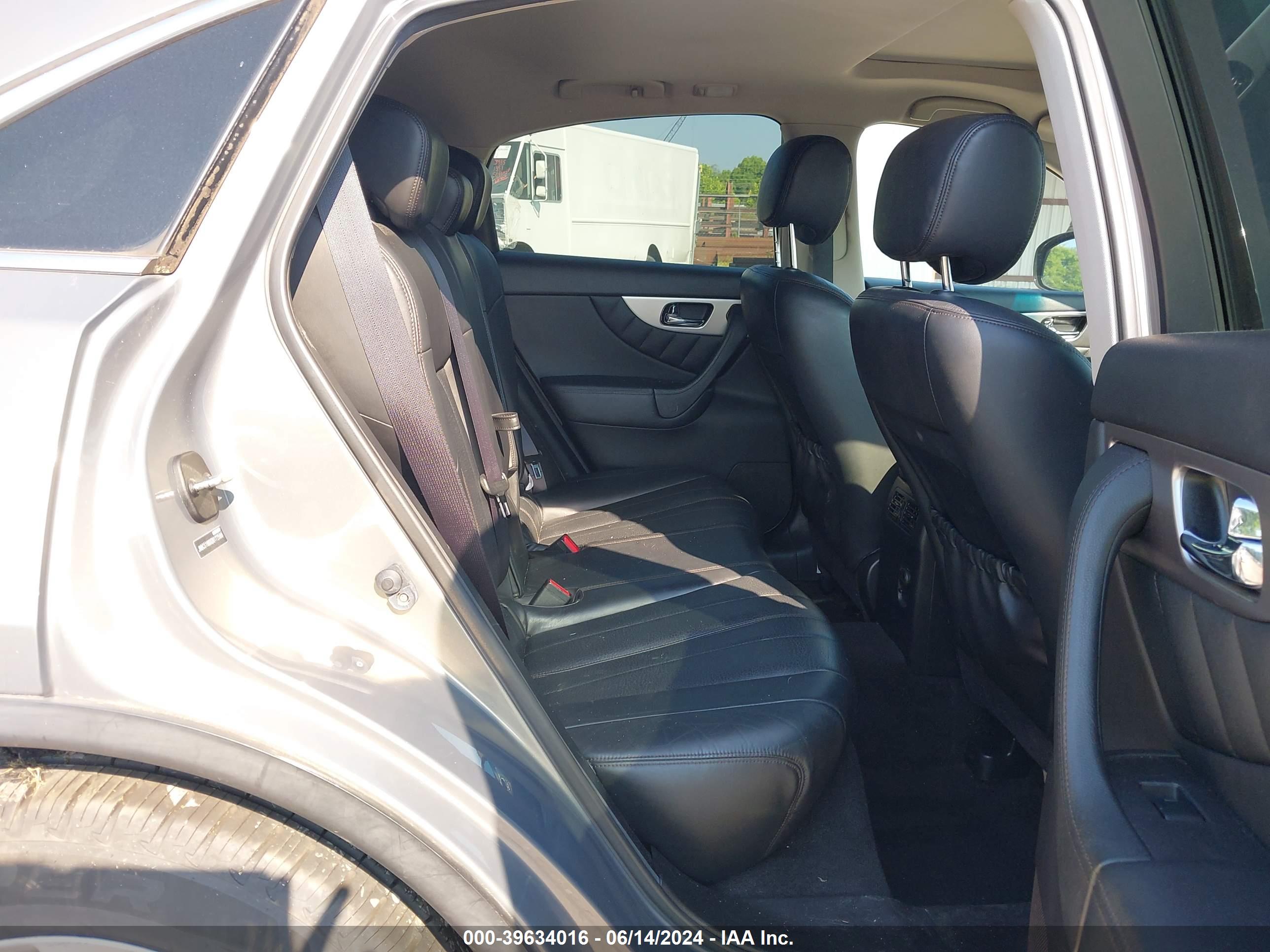 INFINITI FX37 image 8